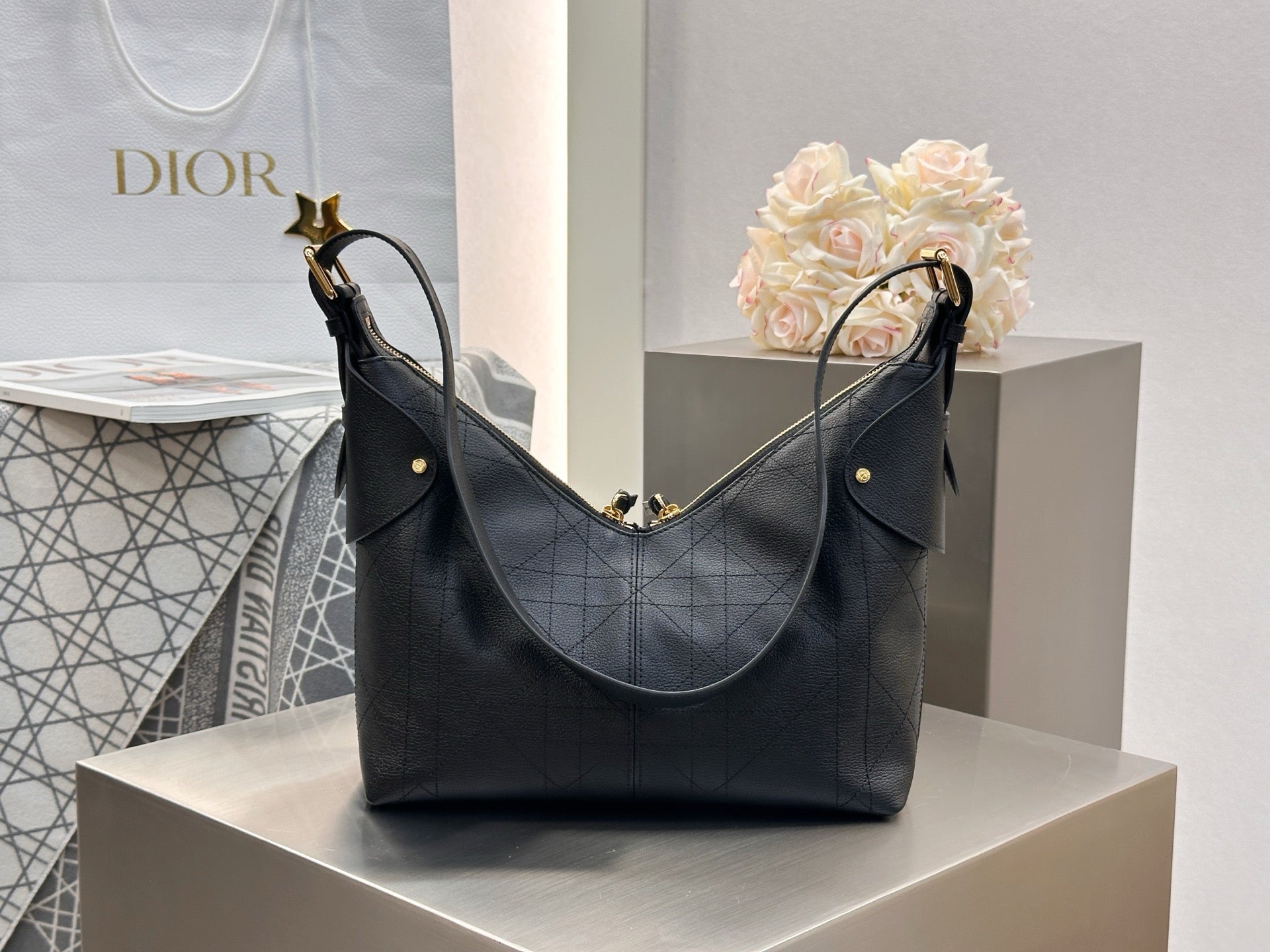 디올 보야주 백 플랫 매크로 까나쥬 그레인드 카프스킨 미디움