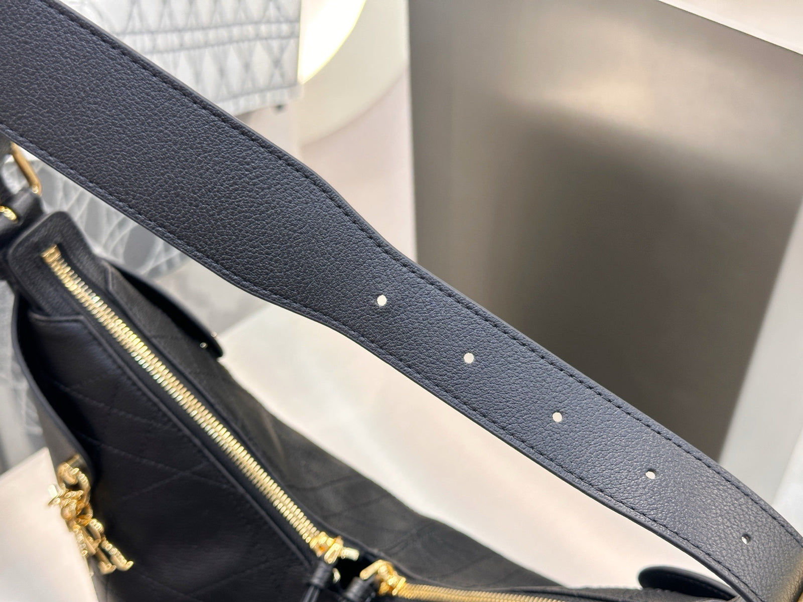 디올 보야주 백 플랫 매크로 까나쥬 그레인드 카프스킨 미디움