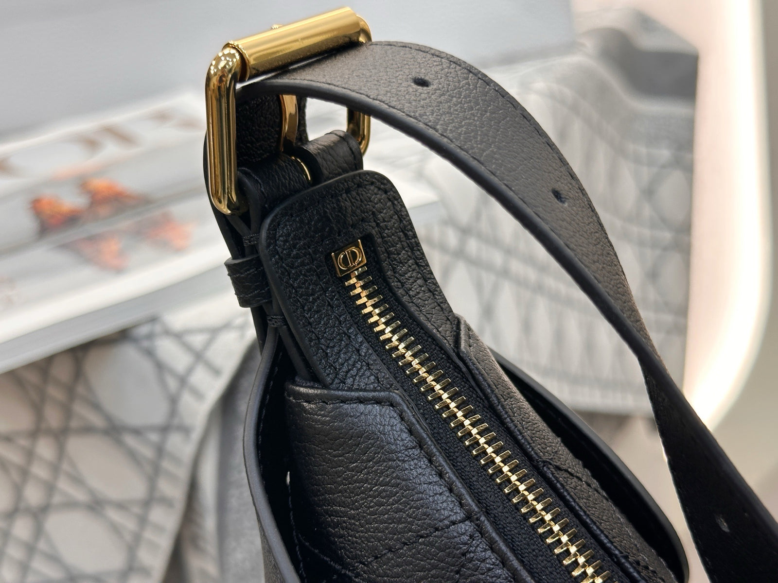 디올 보야주 백 플랫 매크로 까나쥬 그레인드 카프스킨 미디움