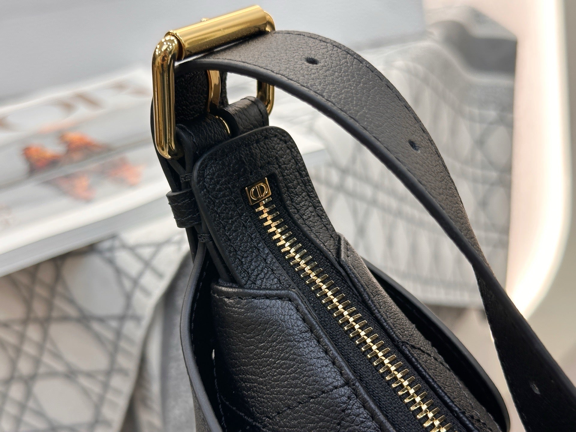 디올 보야주 백 플랫 매크로 까나쥬 그레인드 카프스킨 미디움