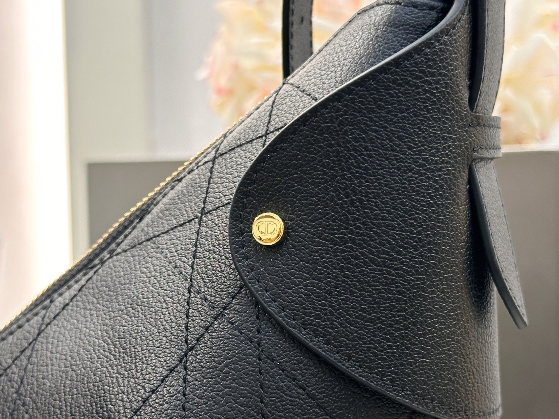 디올 보야주 백 플랫 매크로 까나쥬 그레인드 카프스킨 미디움