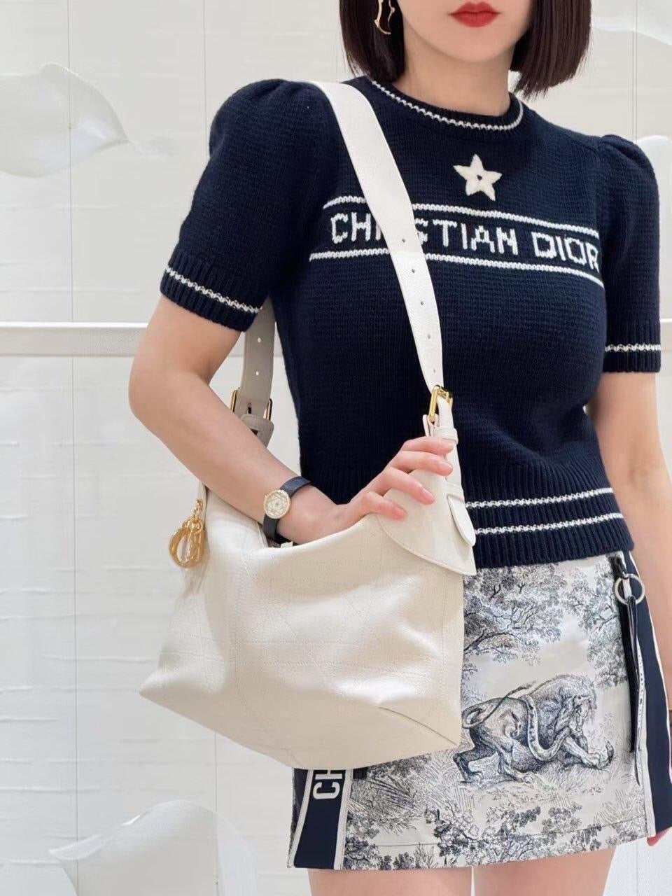 디올 보야주 백 플랫 매크로 까나쥬 그레인드 카프스킨 미디움