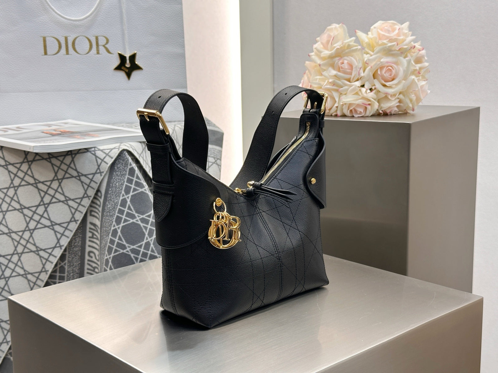 디올 보야주 백 플랫 매크로 까나쥬 그레인드 카프스킨 스몰