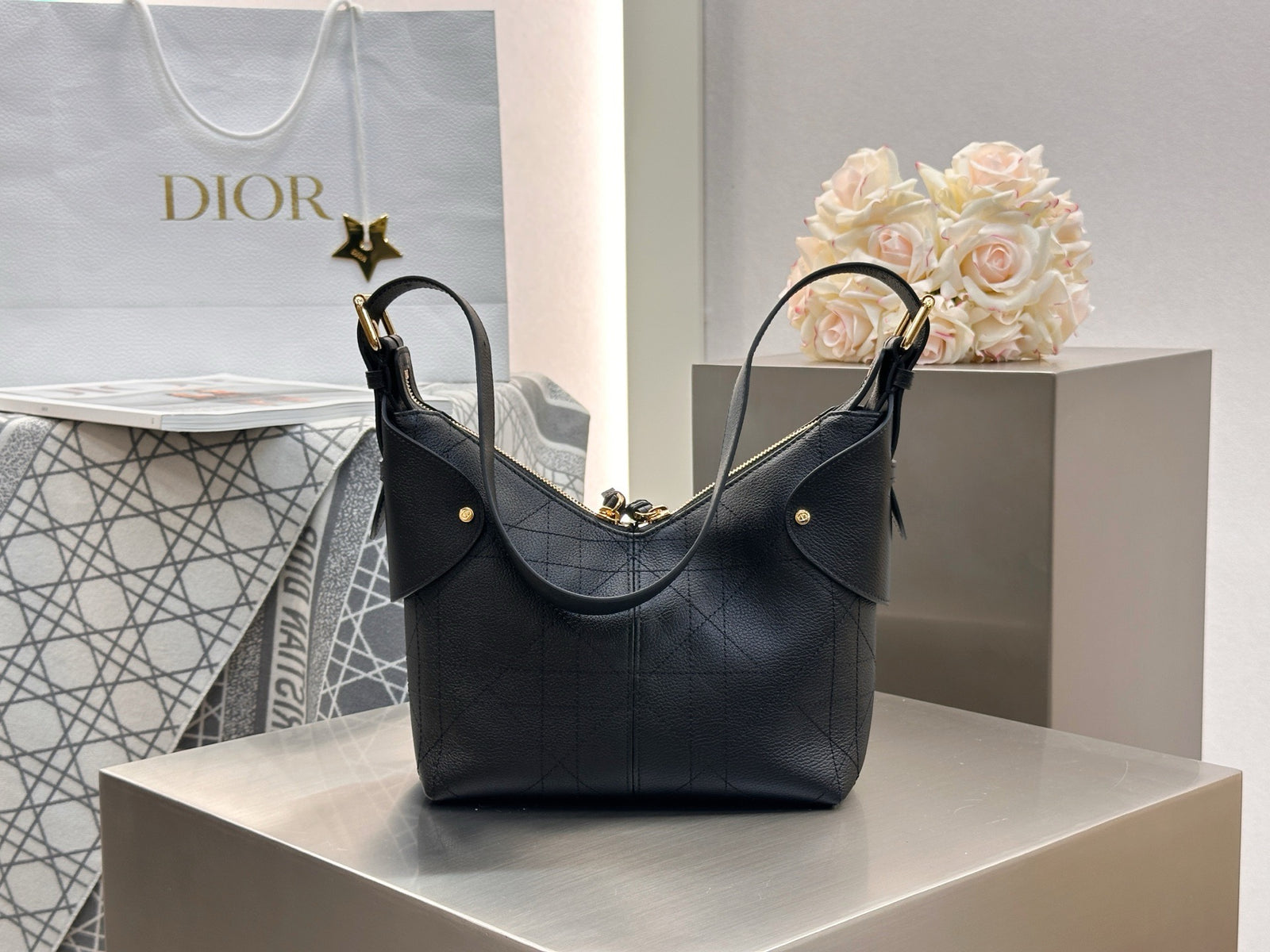 디올 보야주 백 플랫 매크로 까나쥬 그레인드 카프스킨 스몰