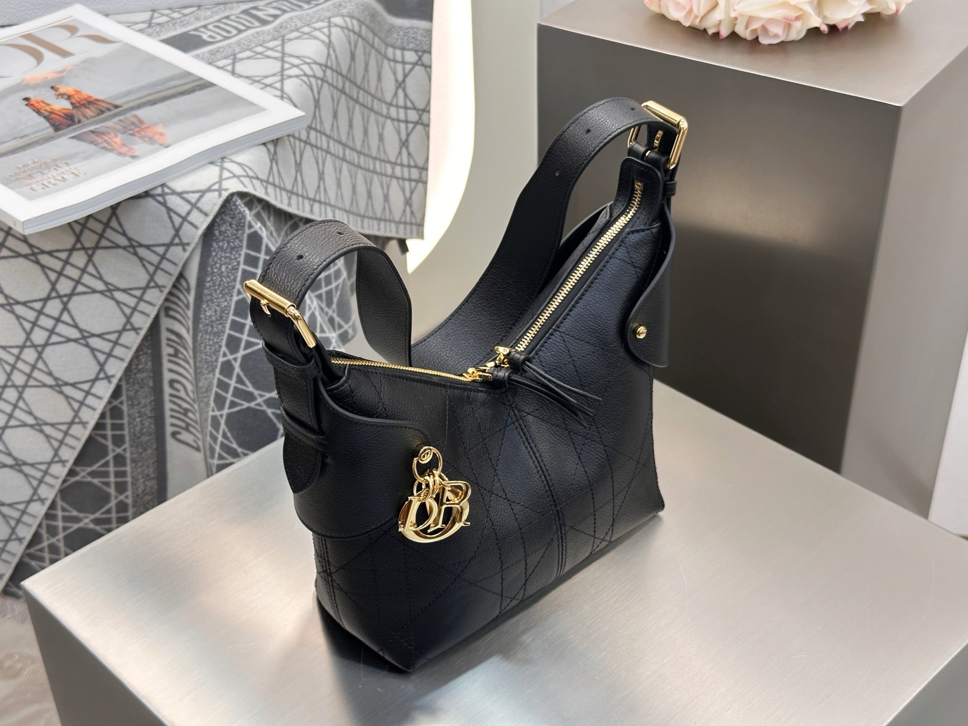 디올 보야주 백 플랫 매크로 까나쥬 그레인드 카프스킨 스몰