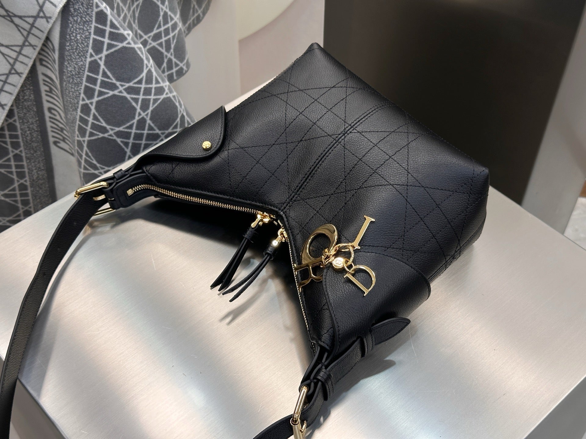 디올 보야주 백 플랫 매크로 까나쥬 그레인드 카프스킨 스몰