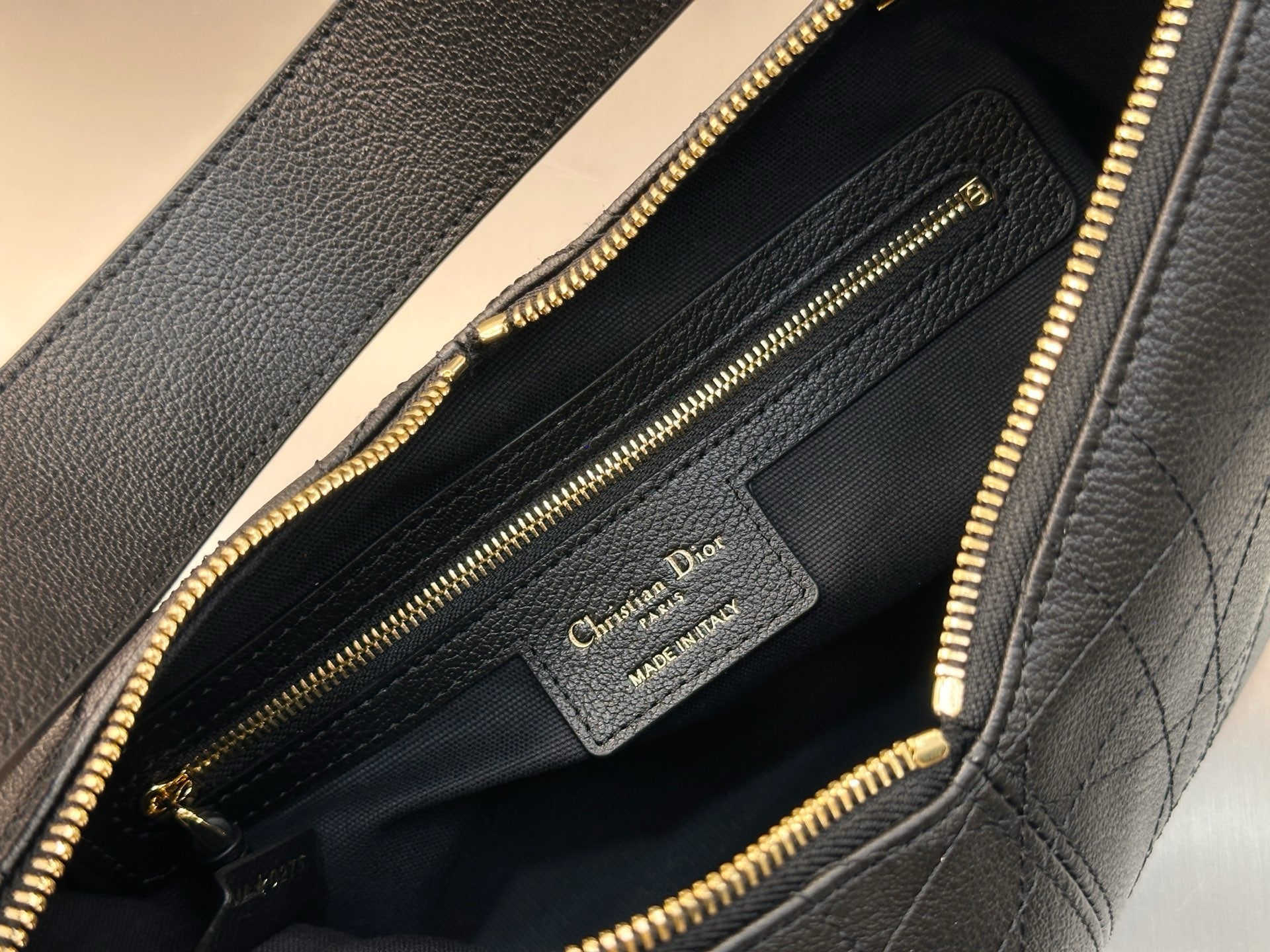 디올 보야주 백 플랫 매크로 까나쥬 그레인드 카프스킨 스몰