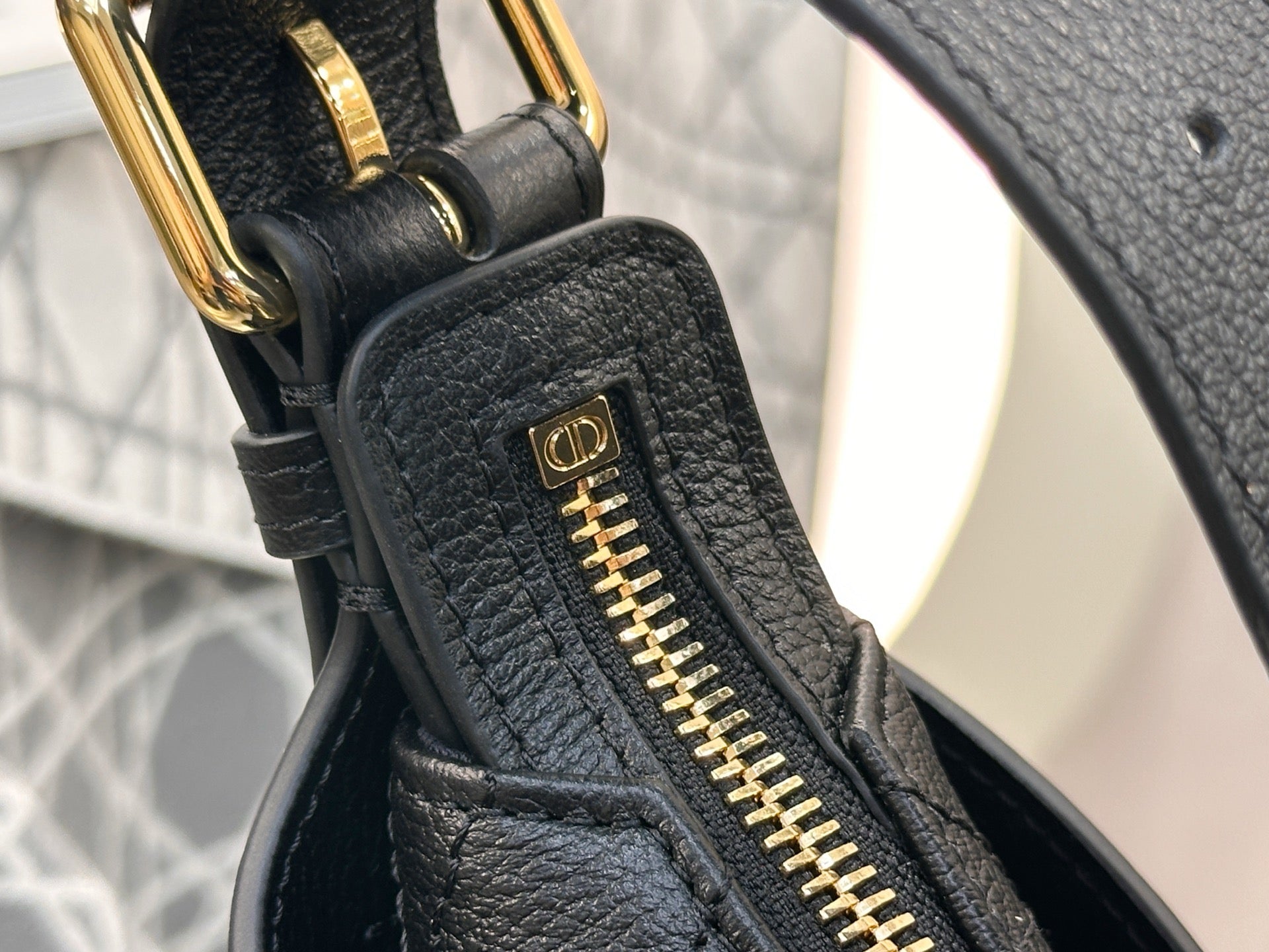 디올 보야주 백 플랫 매크로 까나쥬 그레인드 카프스킨 스몰