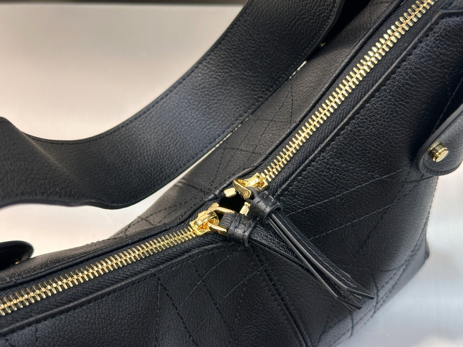 디올 보야주 백 플랫 매크로 까나쥬 그레인드 카프스킨 스몰