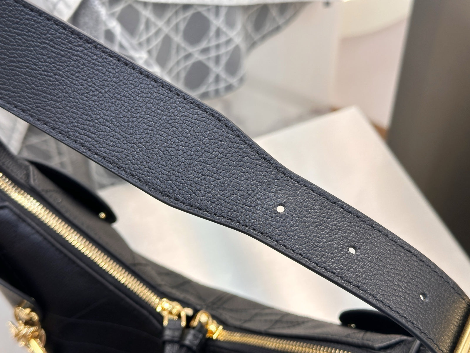 디올 보야주 백 플랫 매크로 까나쥬 그레인드 카프스킨 스몰