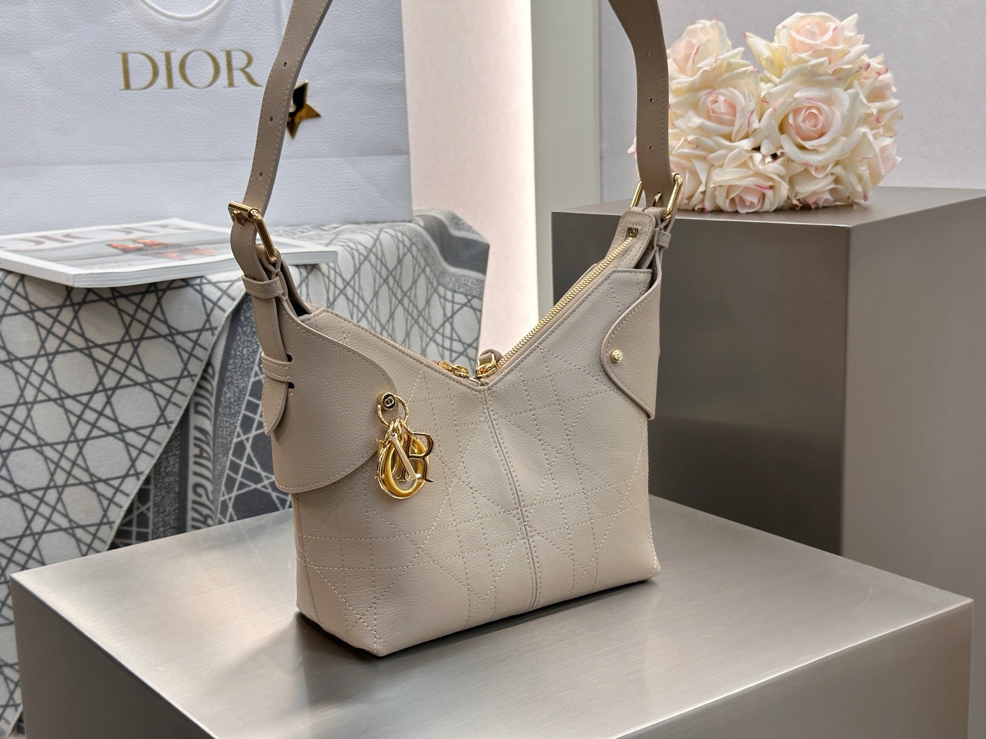 디올 보야주 백 플랫 매크로 까나쥬 그레인드 카프스킨 스몰