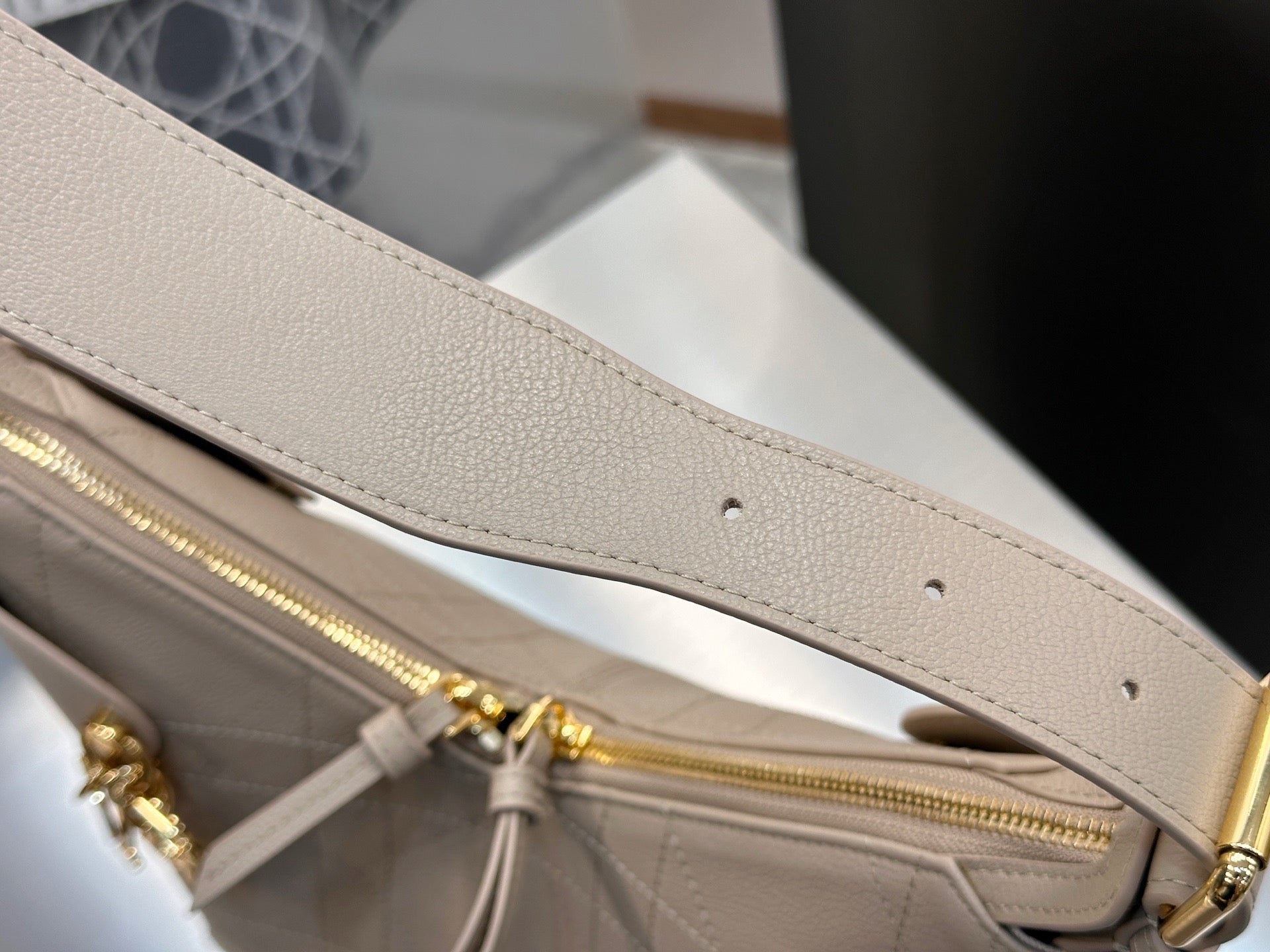 디올 보야주 백 플랫 매크로 까나쥬 그레인드 카프스킨 스몰