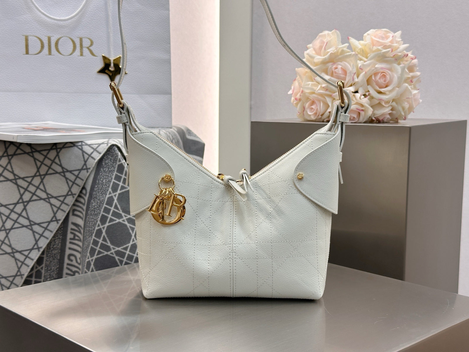 디올 보야주 백 플랫 매크로 까나쥬 그레인드 카프스킨 스몰