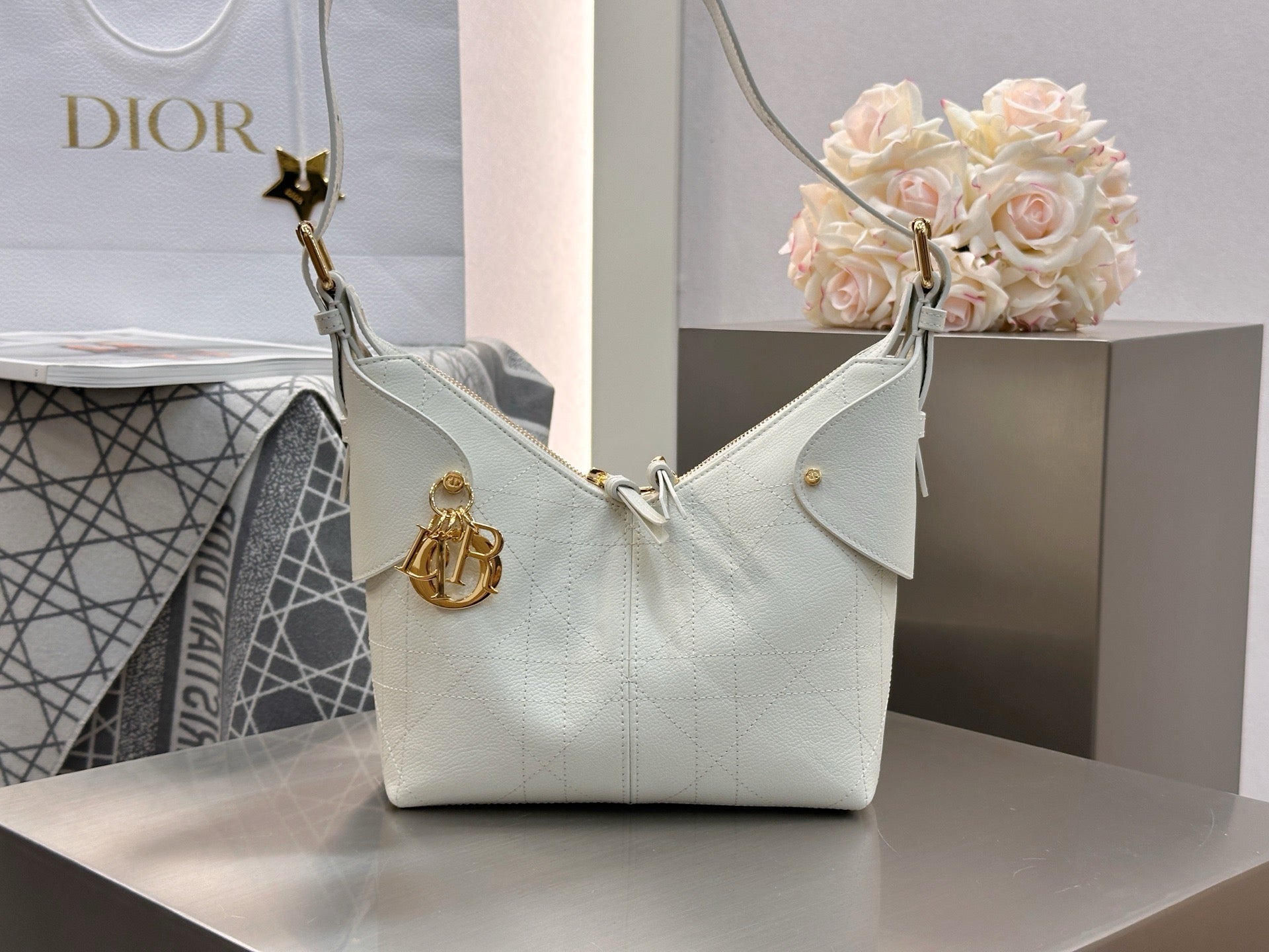 디올 보야주 백 플랫 매크로 까나쥬 그레인드 카프스킨 스몰