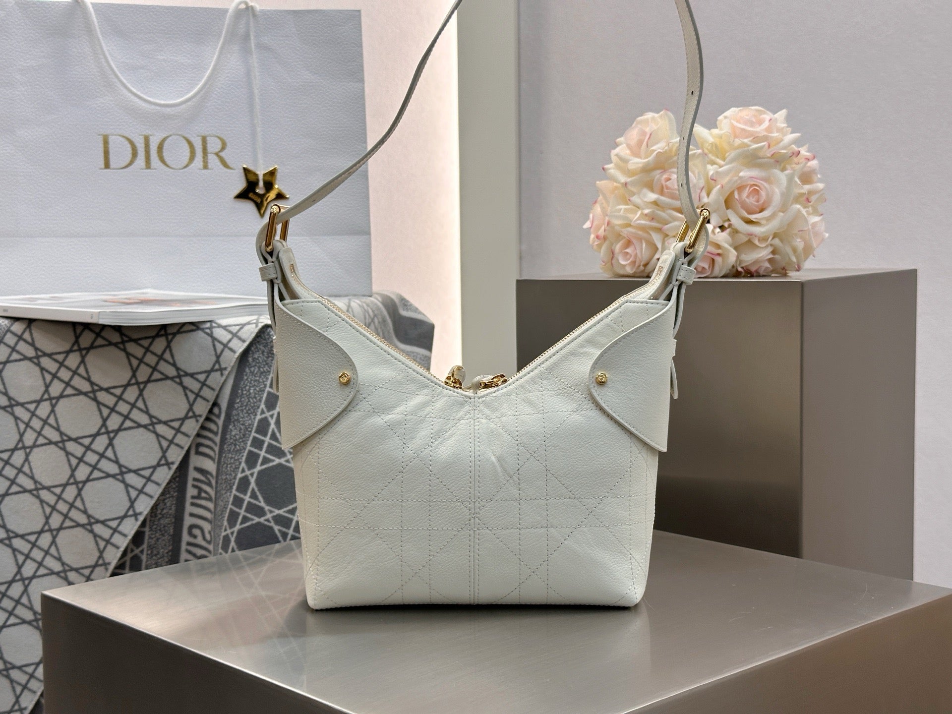 디올 보야주 백 플랫 매크로 까나쥬 그레인드 카프스킨 스몰