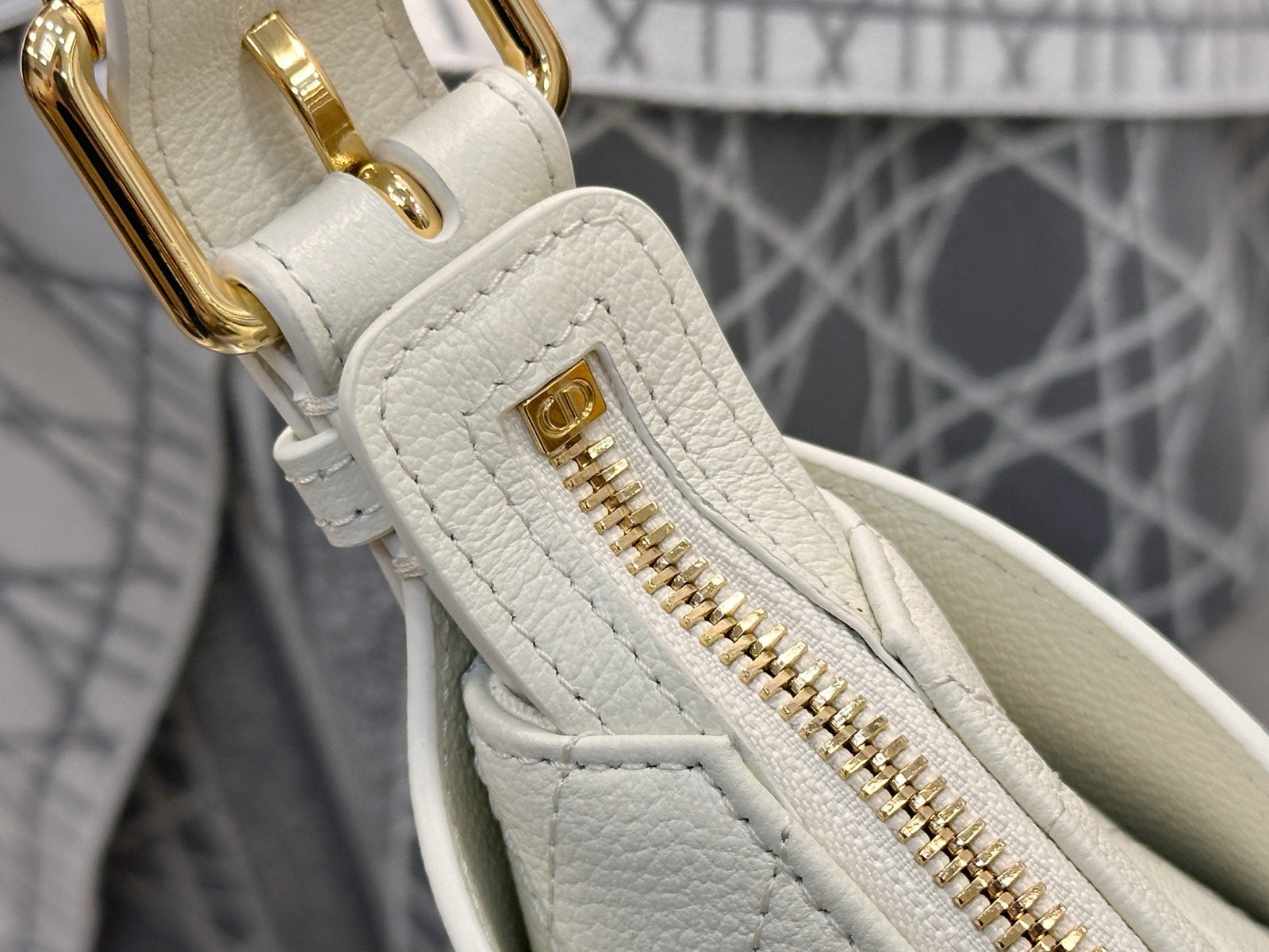 디올 보야주 백 플랫 매크로 까나쥬 그레인드 카프스킨 스몰