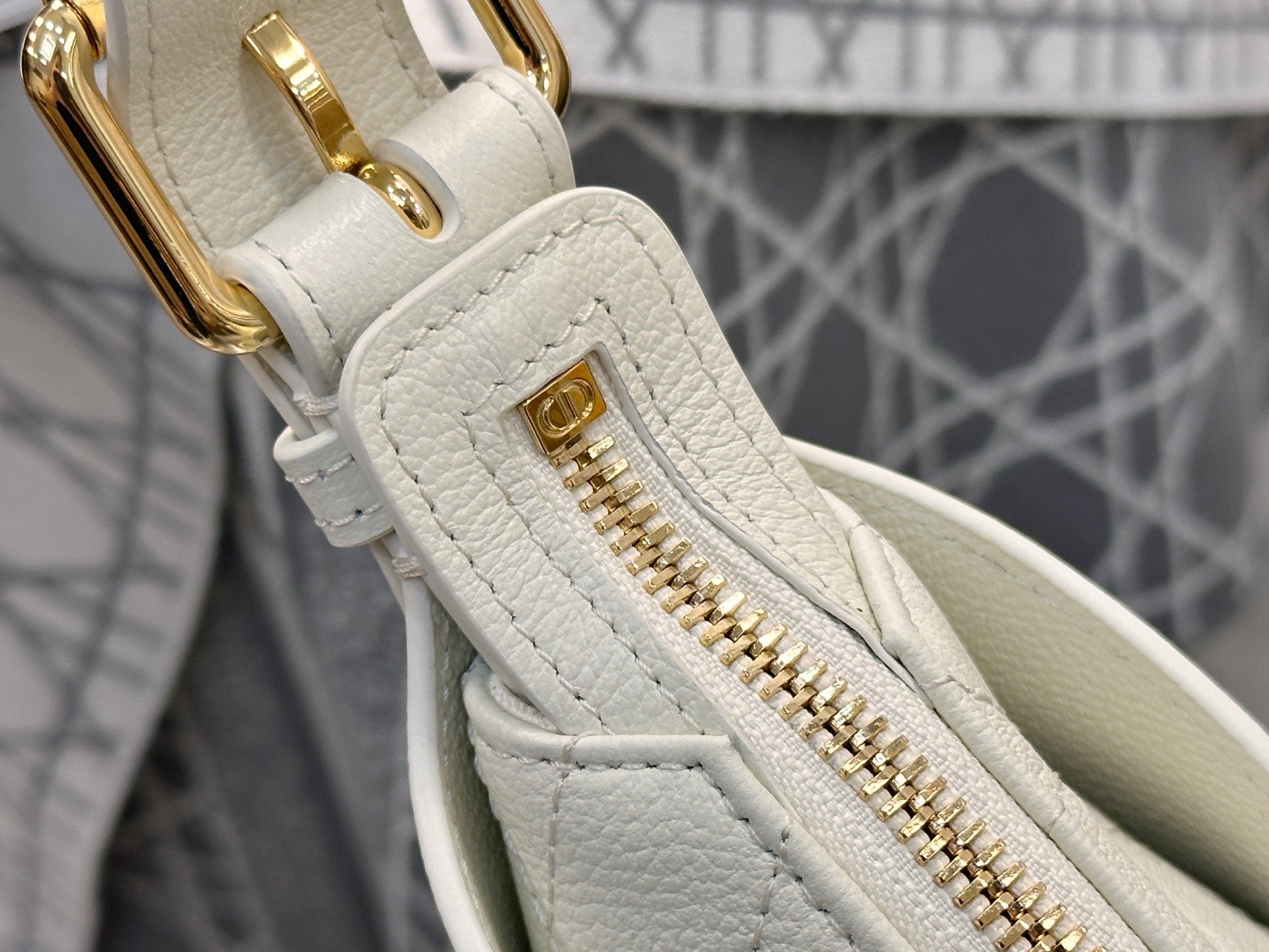 디올 보야주 백 플랫 매크로 까나쥬 그레인드 카프스킨 스몰