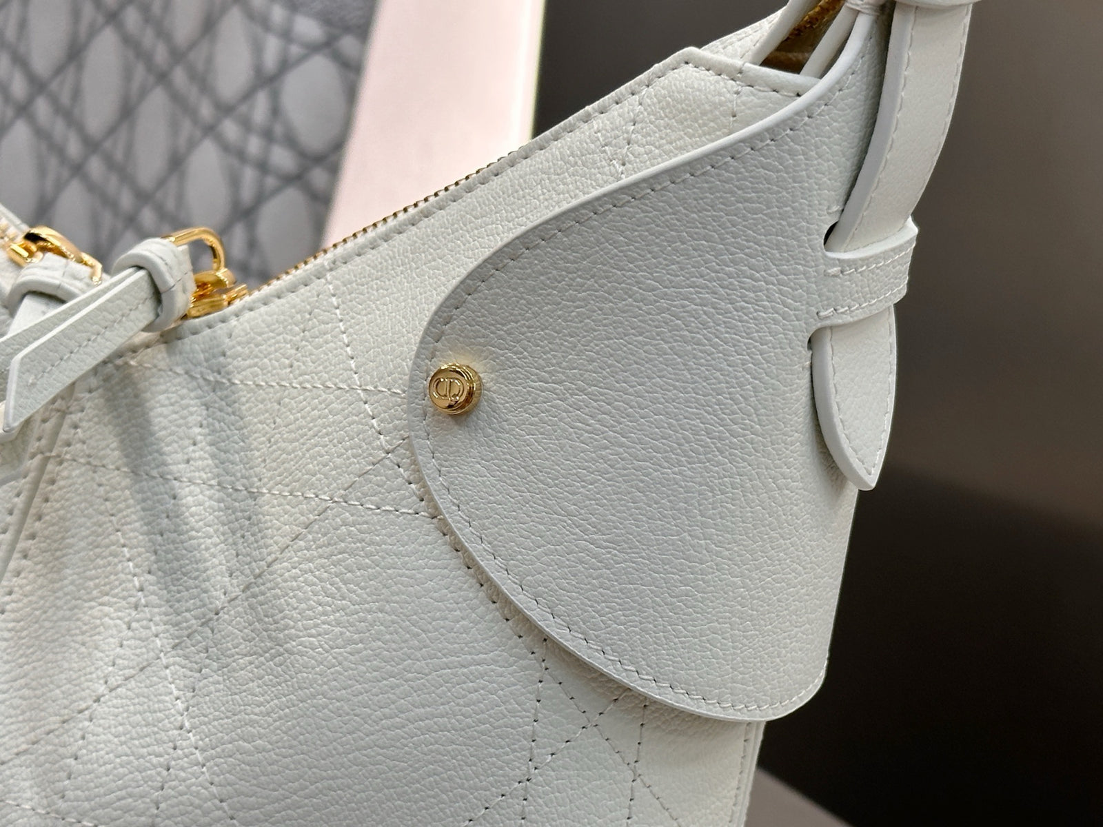 디올 보야주 백 플랫 매크로 까나쥬 그레인드 카프스킨 스몰