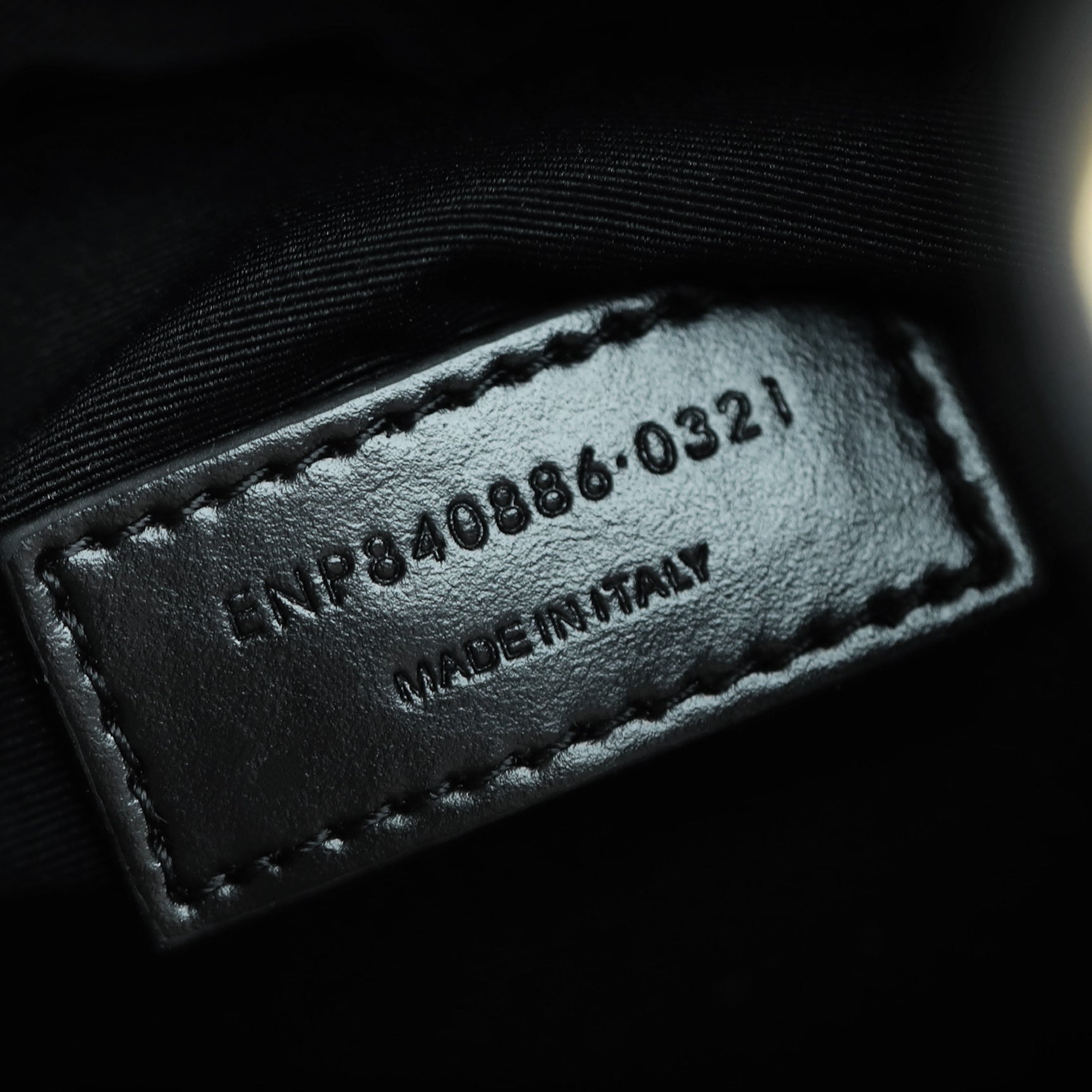 생로랑 카산드라 버킷백 램스킨