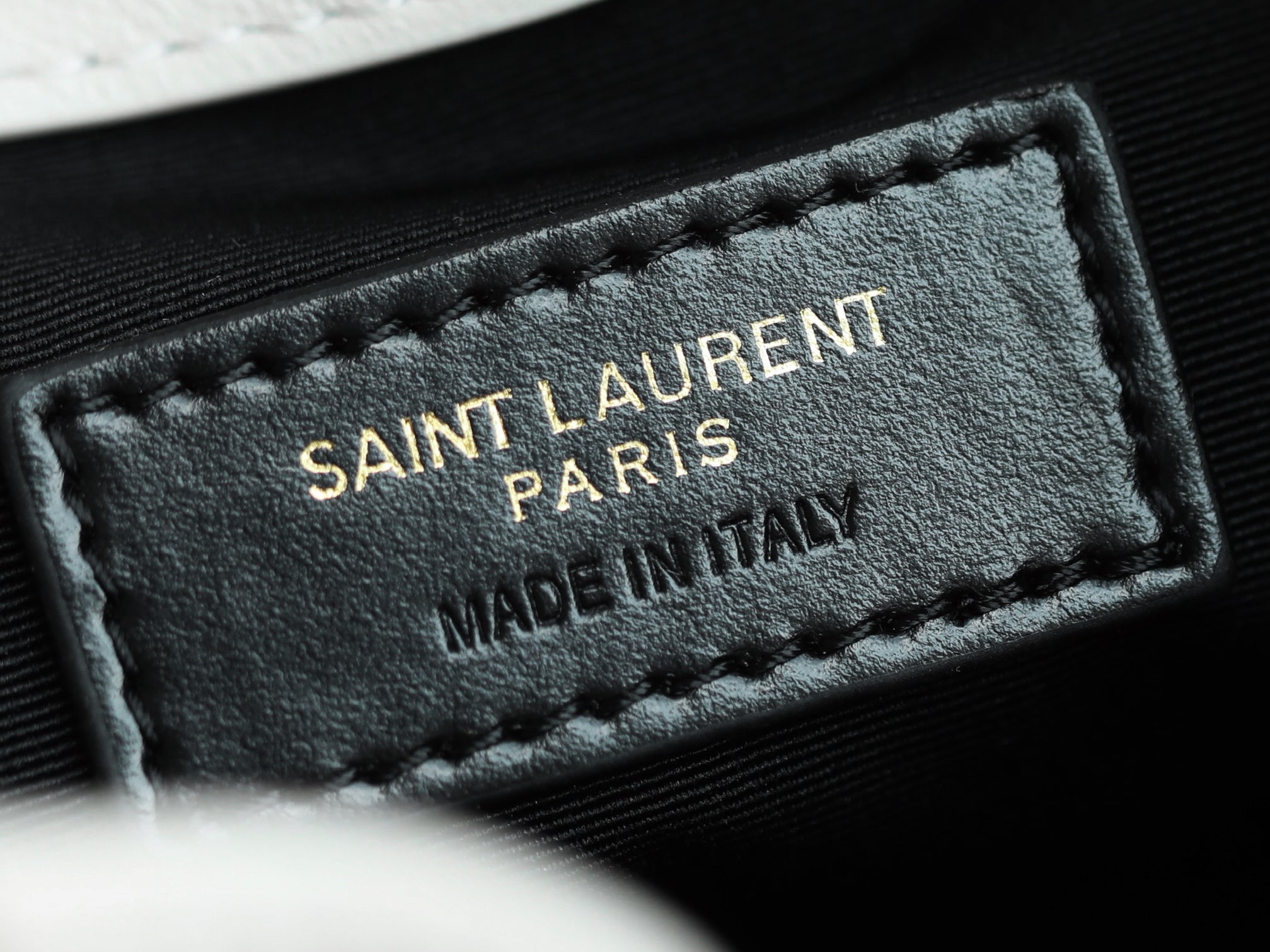 생로랑 카산드라 버킷백 램스킨