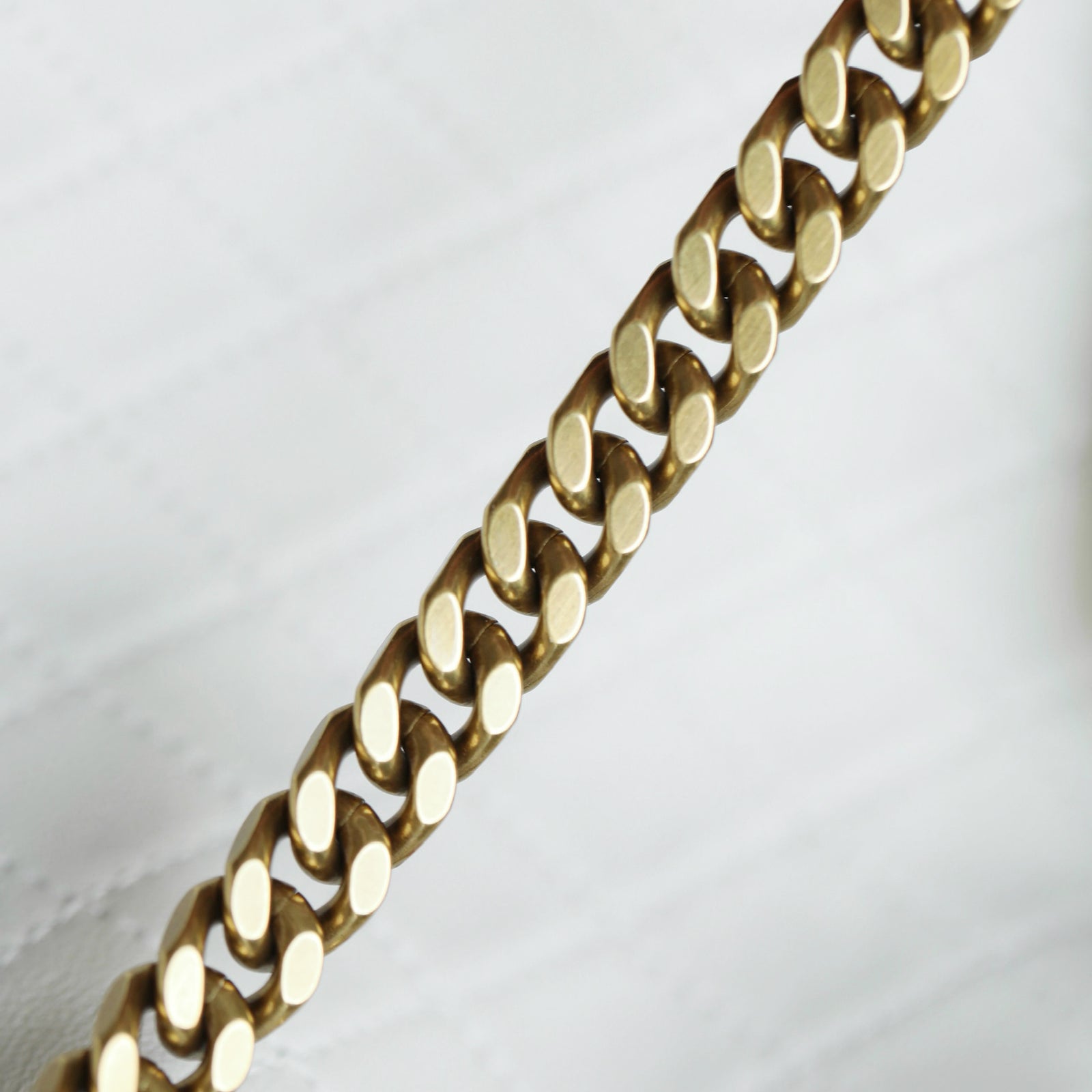 생로랑 카산드라 버킷백 램스킨