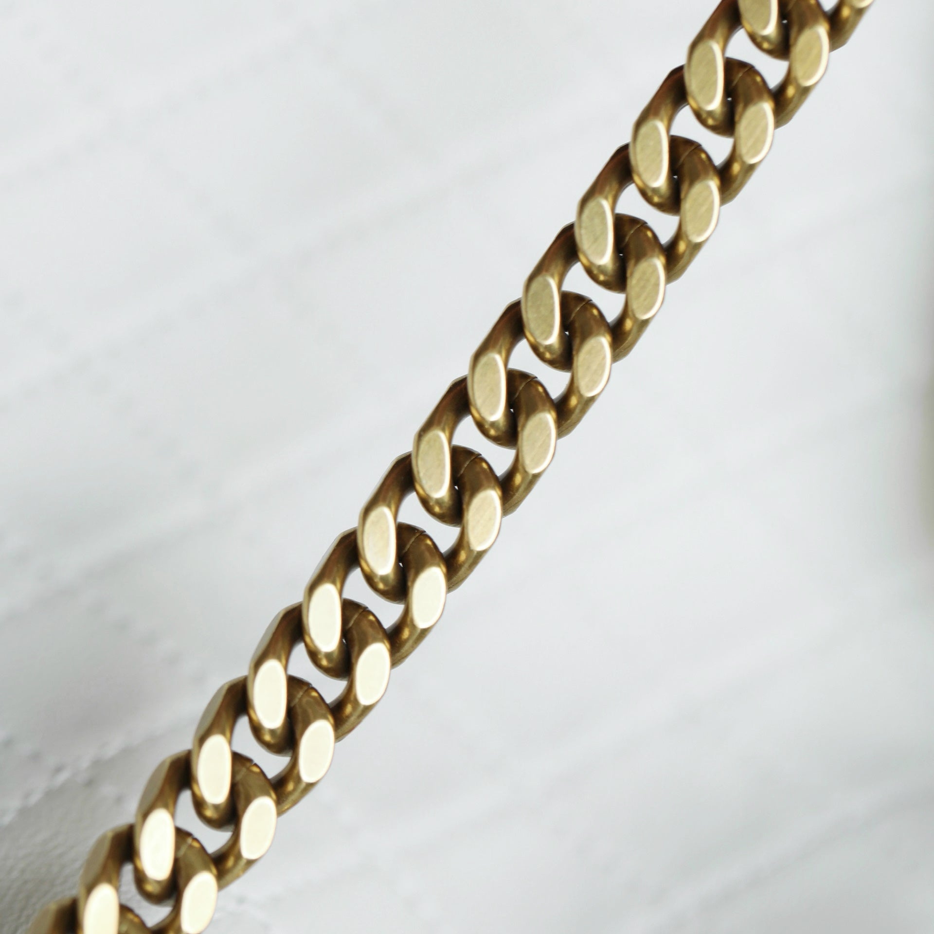 생로랑 카산드라 버킷백 램스킨