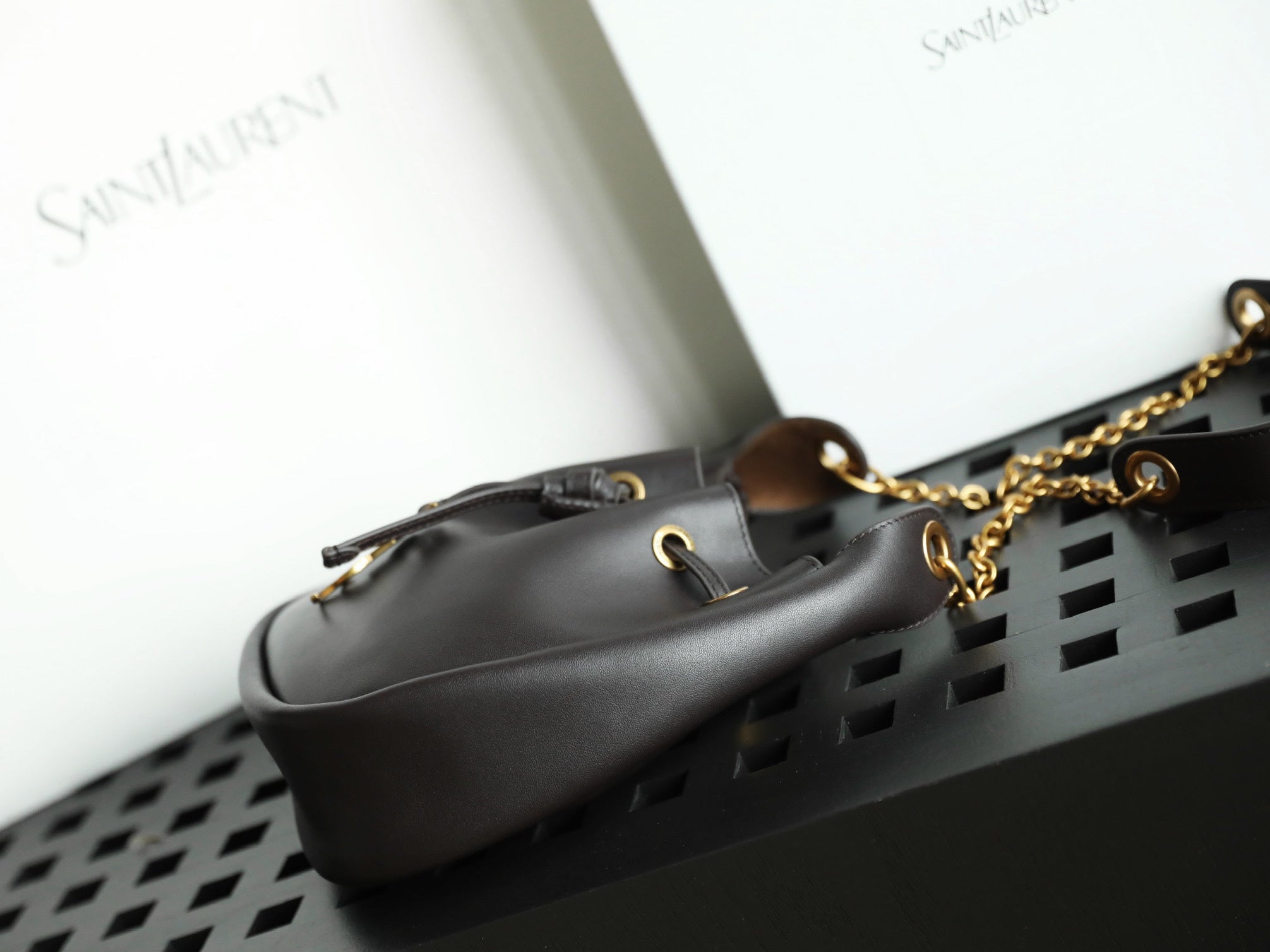 생로랑 서플 버킷백 블랙