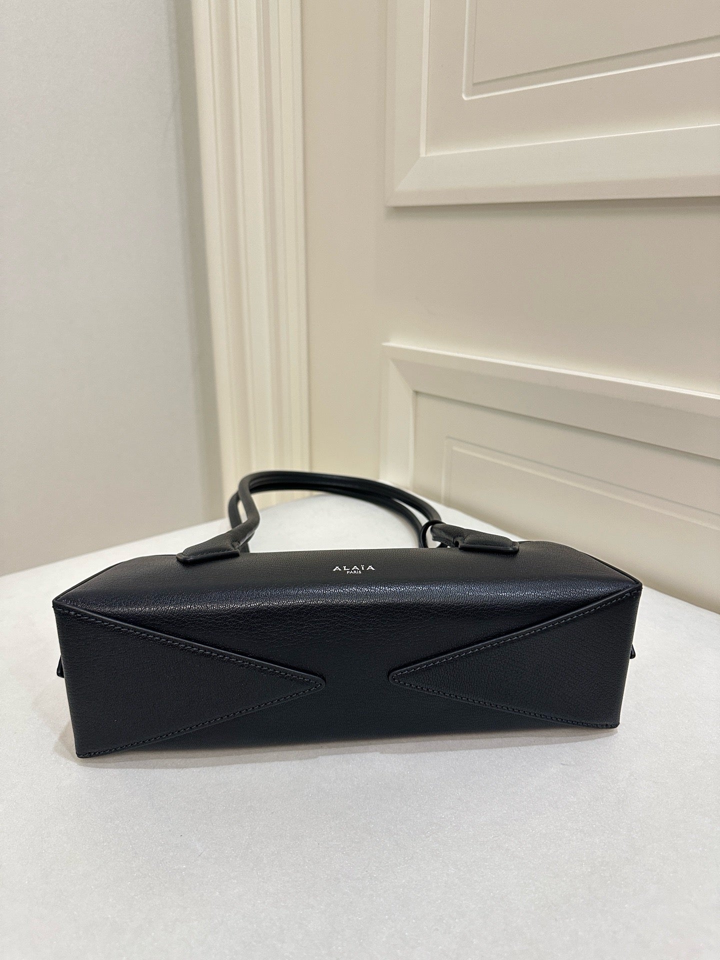 알라이아 LE TECKEL 가죽 스몰 백