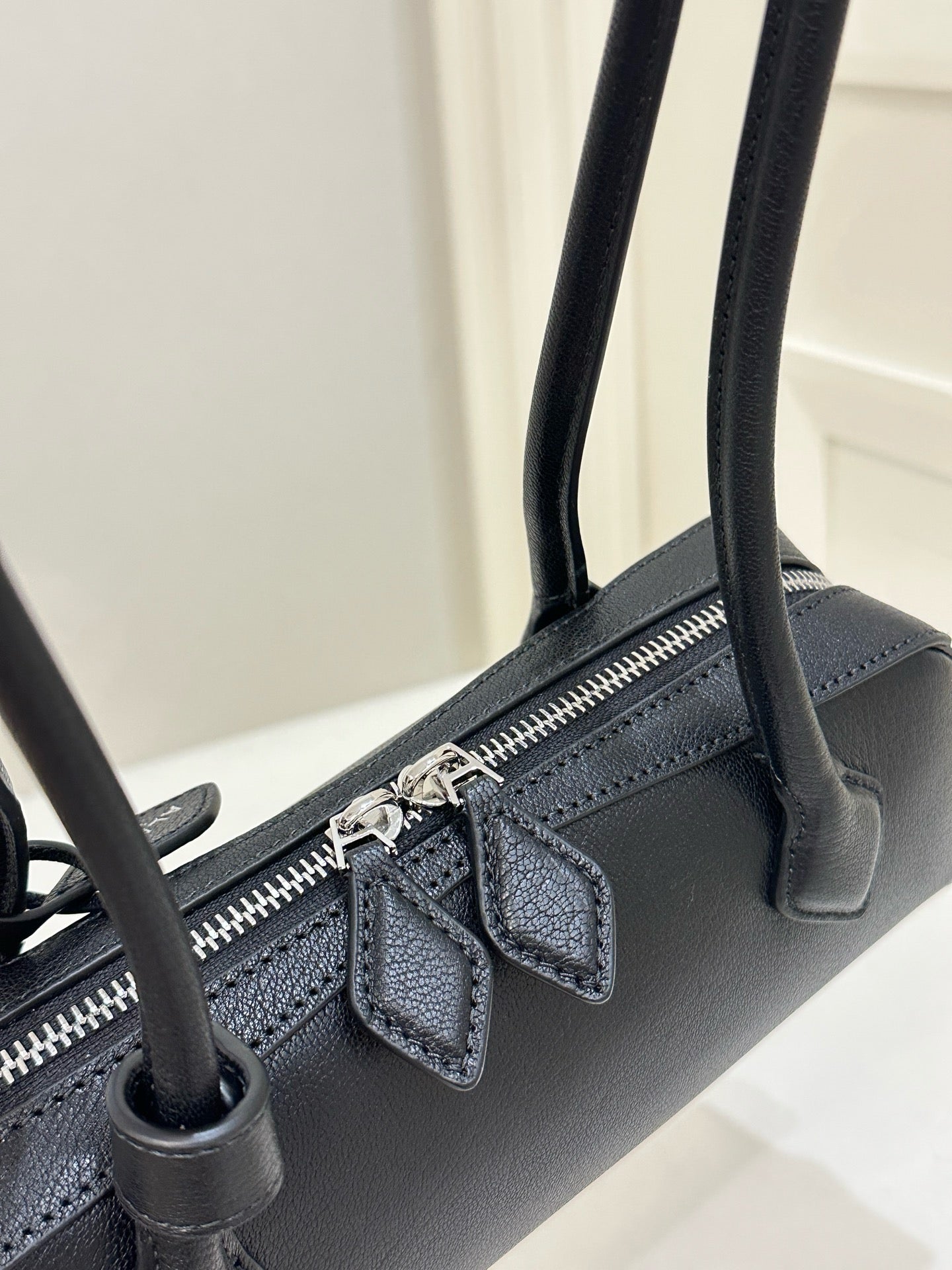 알라이아 LE TECKEL 가죽 스몰 백