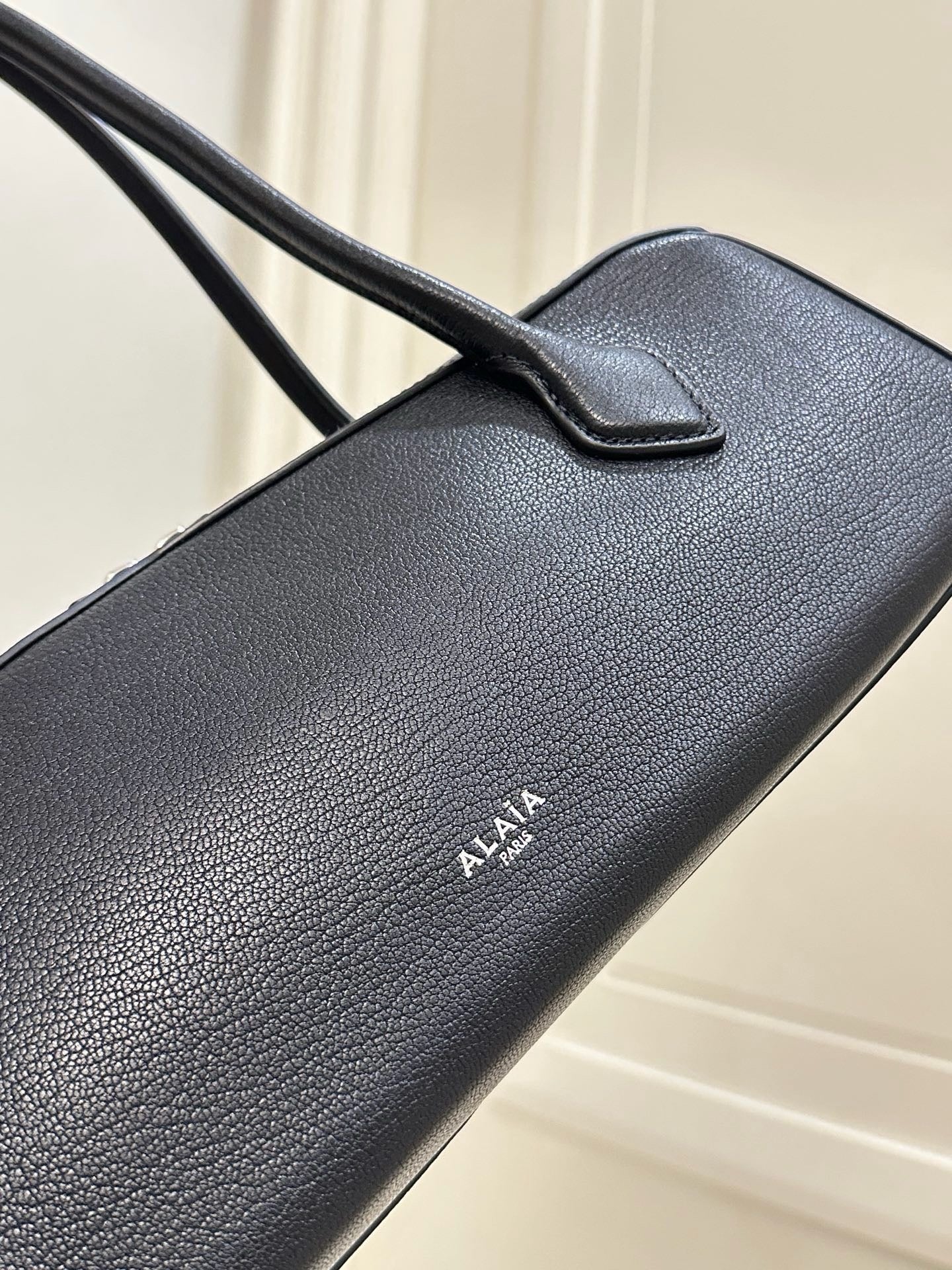 알라이아 LE TECKEL 미디엄 백