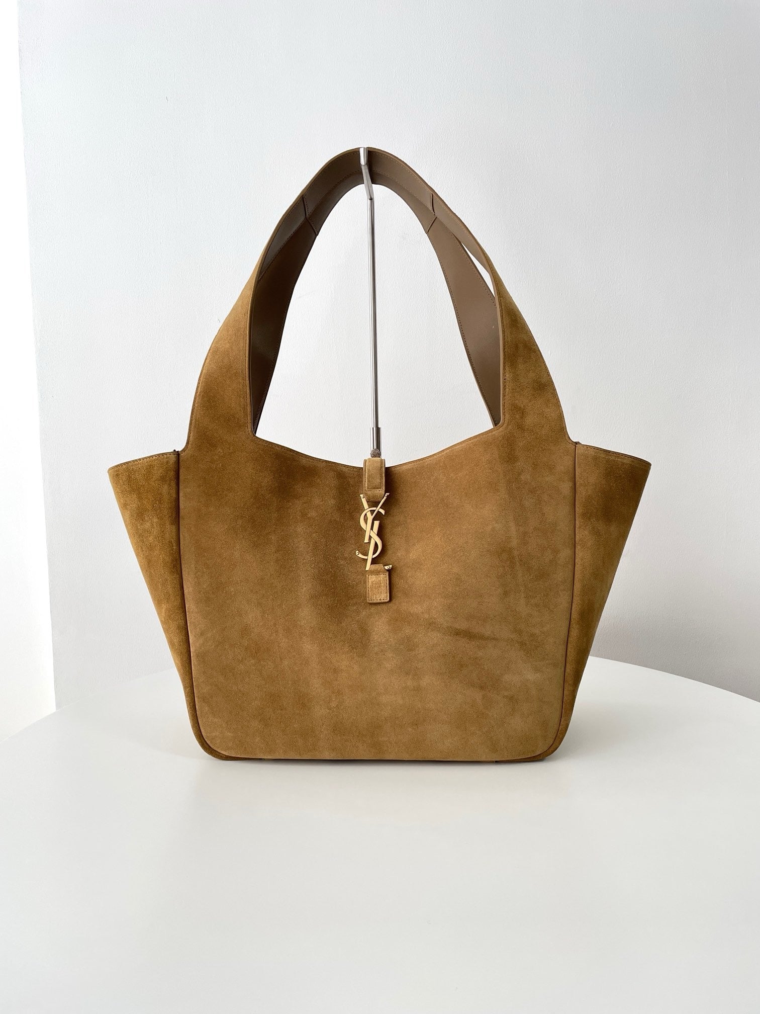 생로랑 LE5À7 BEA 토트백 스웨이드