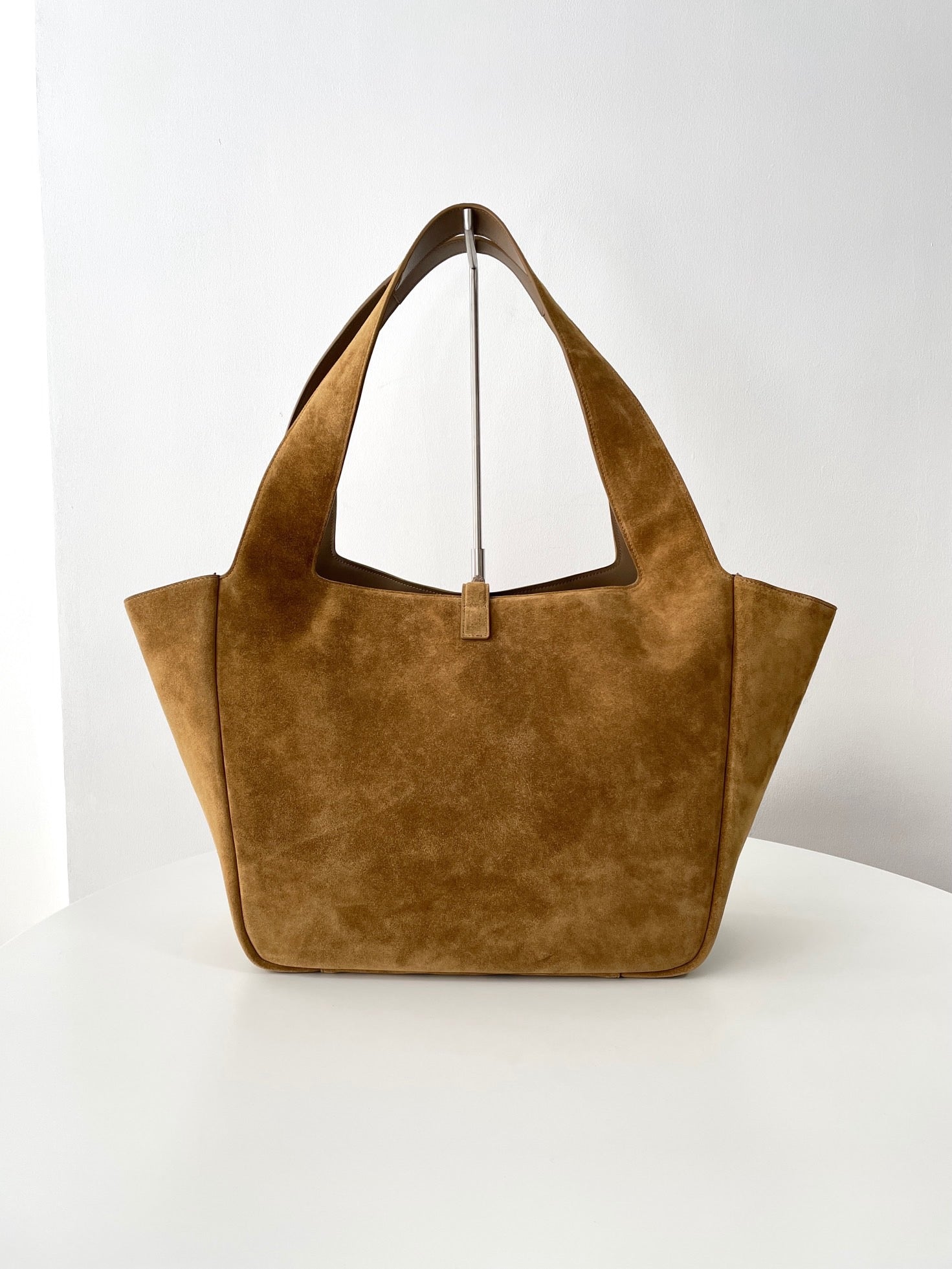 생로랑 LE5À7 BEA 토트백 스웨이드