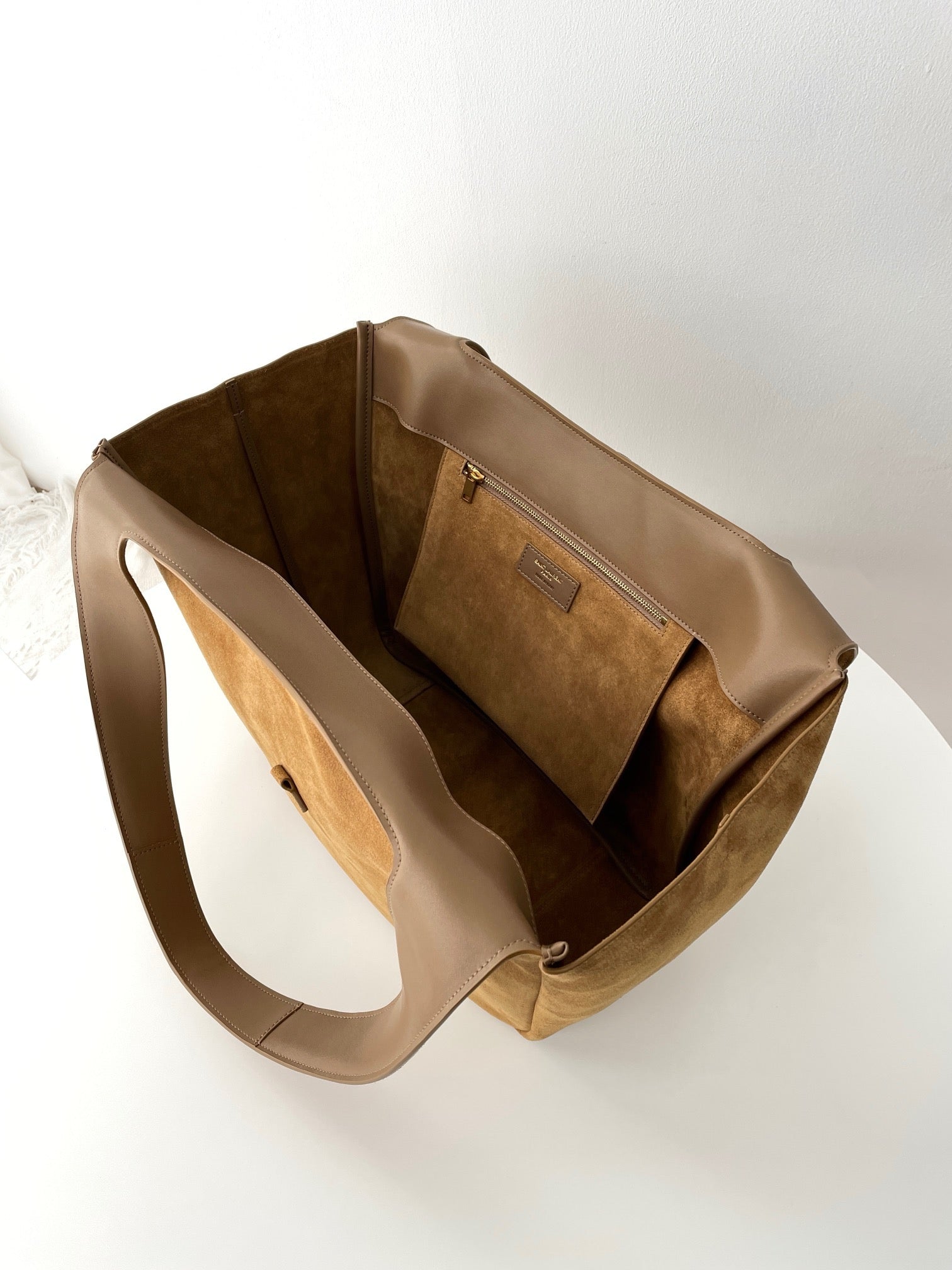 생로랑 LE5À7 BEA 토트백 스웨이드