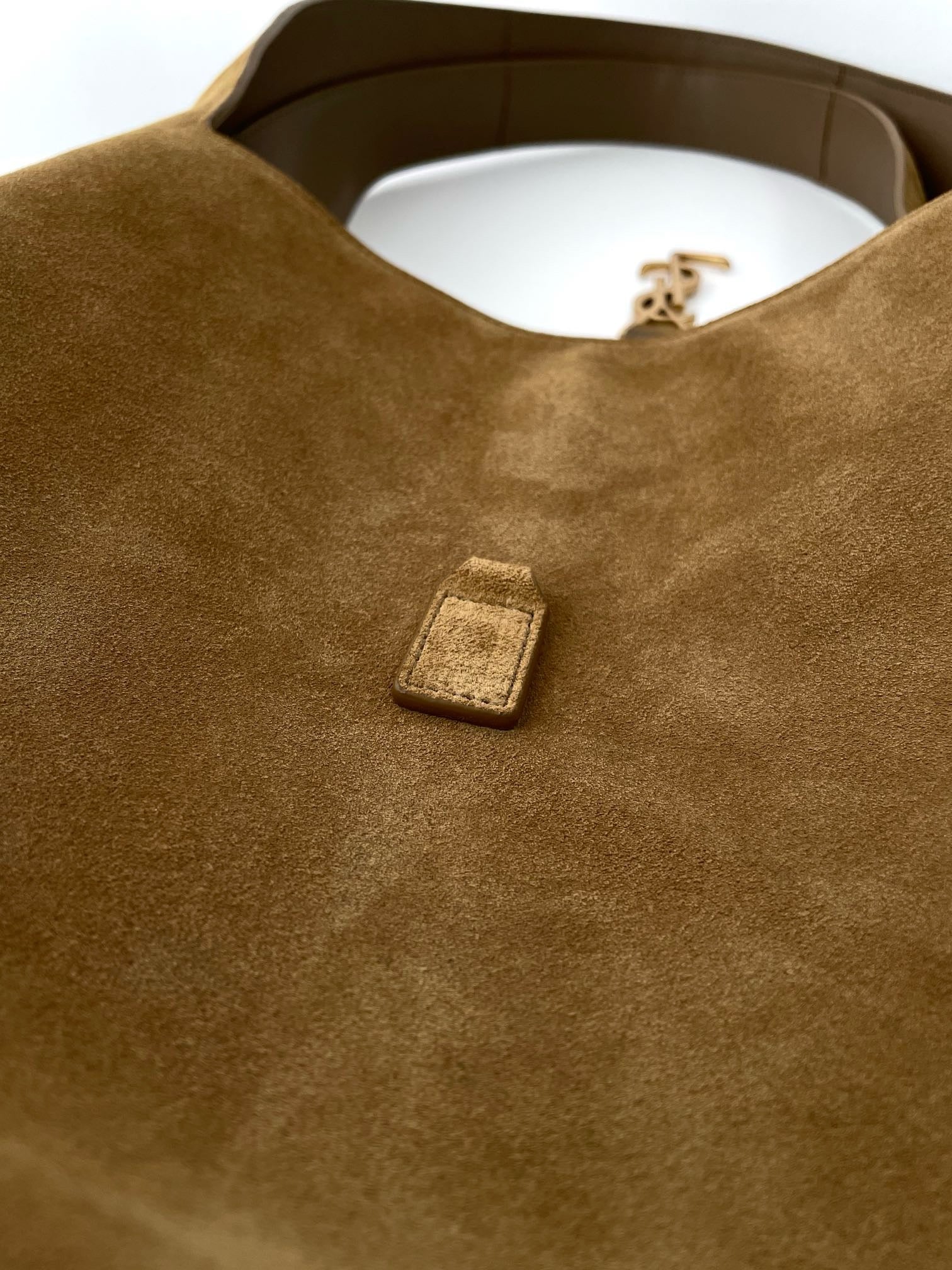 생로랑 LE5À7 BEA 토트백 스웨이드