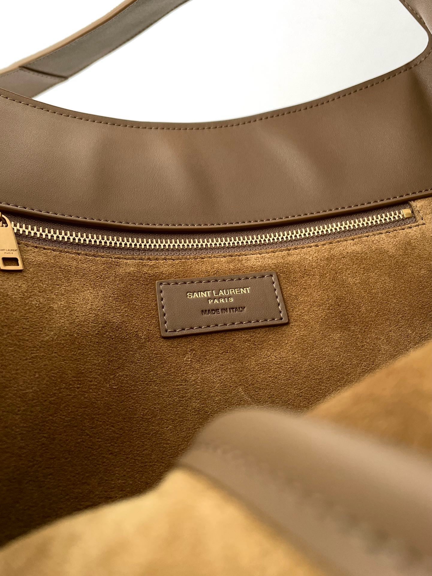 생로랑 LE5À7 BEA 토트백 스웨이드