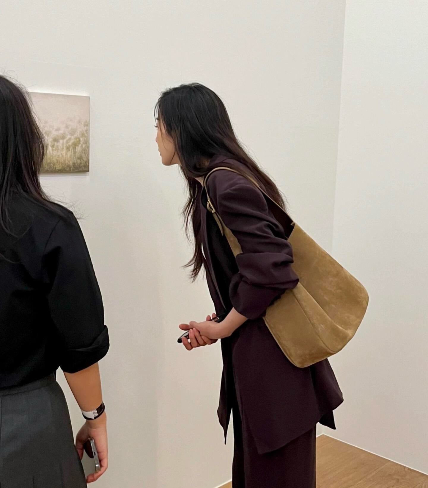 생로랑 LE5À7 소프트 라지 백 스웨이드