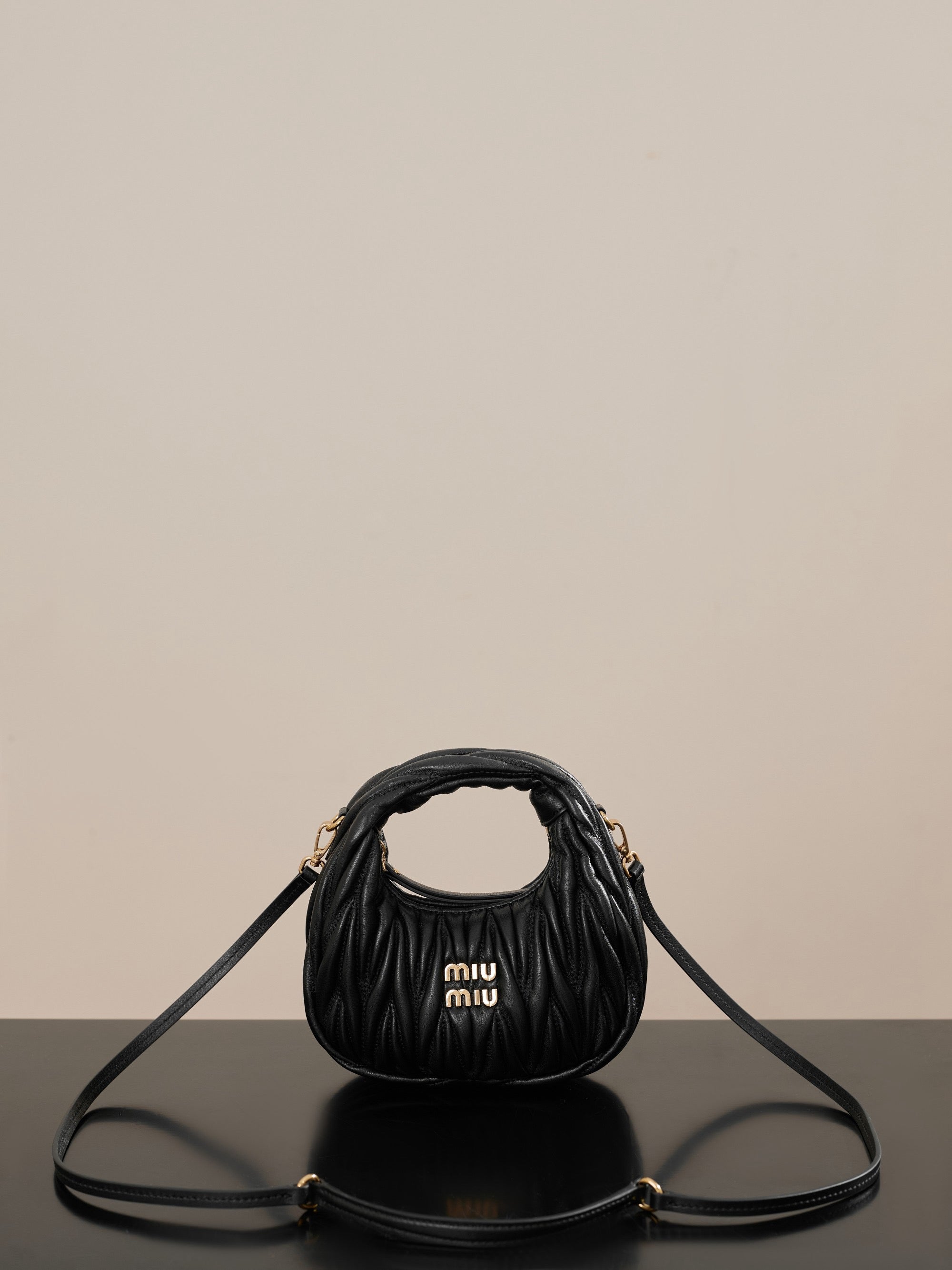 미우미우 완더 마테라쎄 나파 가죽 호보 미니 백