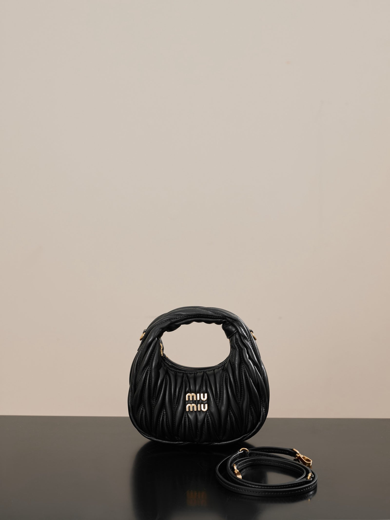 미우미우 완더 마테라쎄 나파 가죽 호보 미니 백