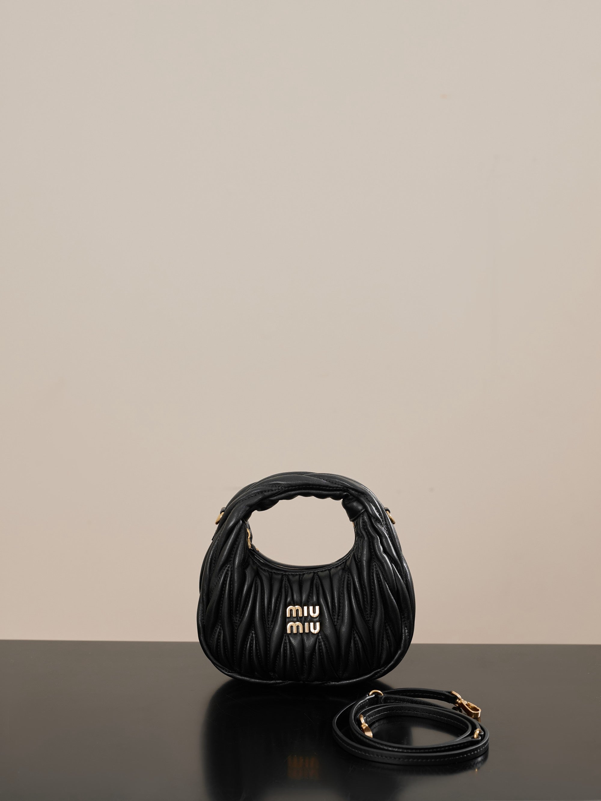 미우미우 완더 마테라쎄 나파 가죽 호보 미니 백