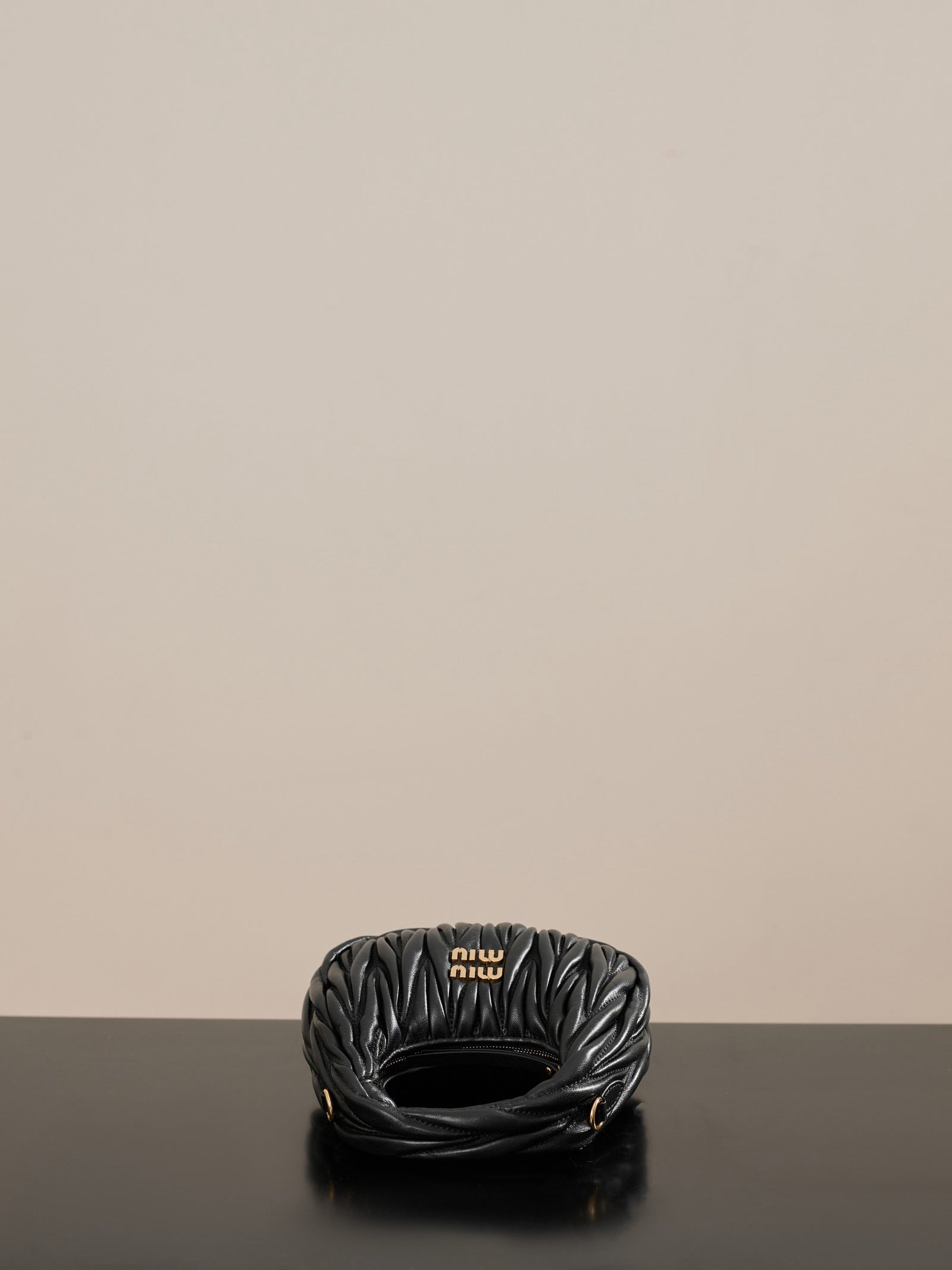 미우미우 완더 마테라쎄 나파 가죽 호보 미니 백