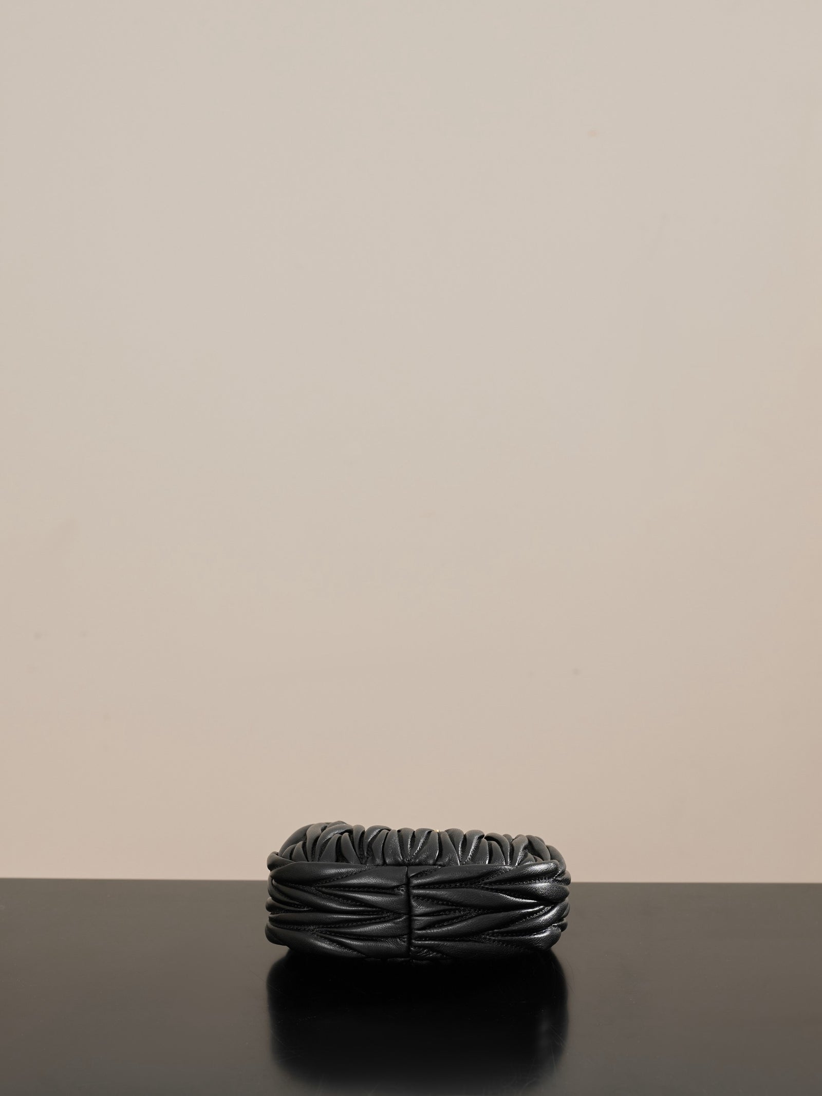 미우미우 완더 마테라쎄 나파 가죽 호보 미니 백