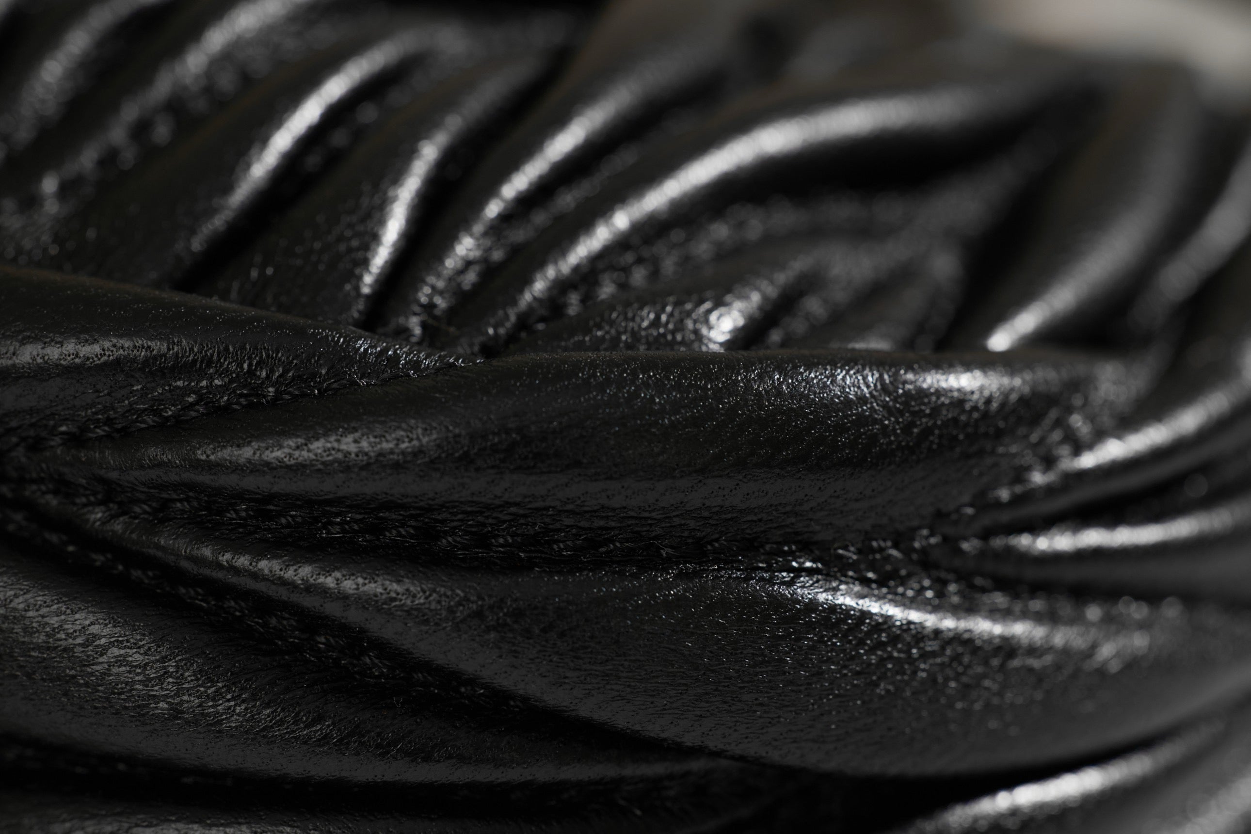 미우미우 완더 마테라쎄 나파 가죽 호보 미니 백