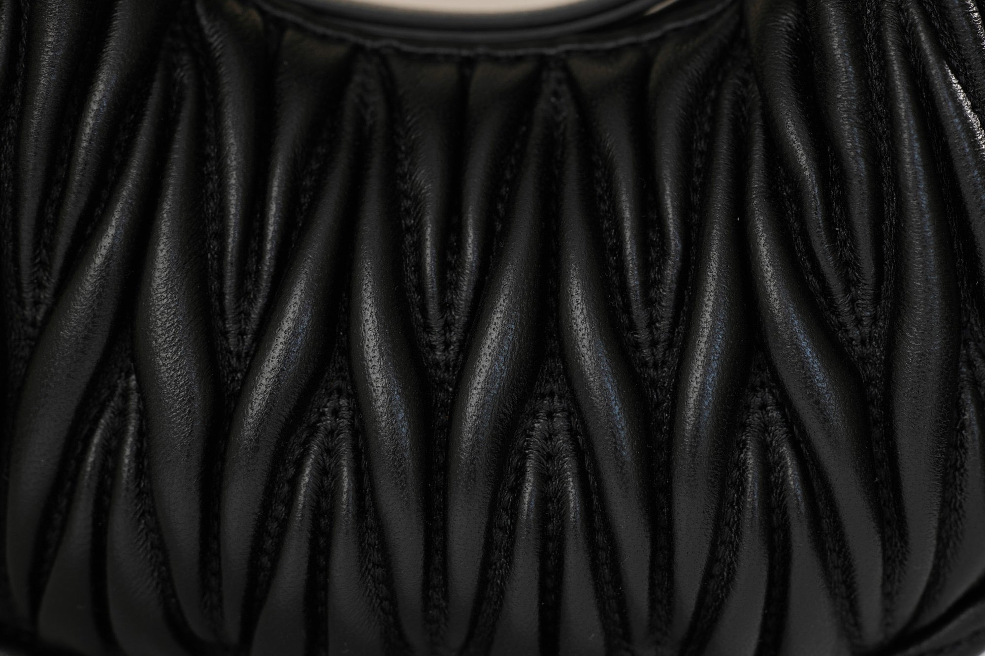 미우미우 완더 마테라쎄 나파 가죽 호보 미니 백