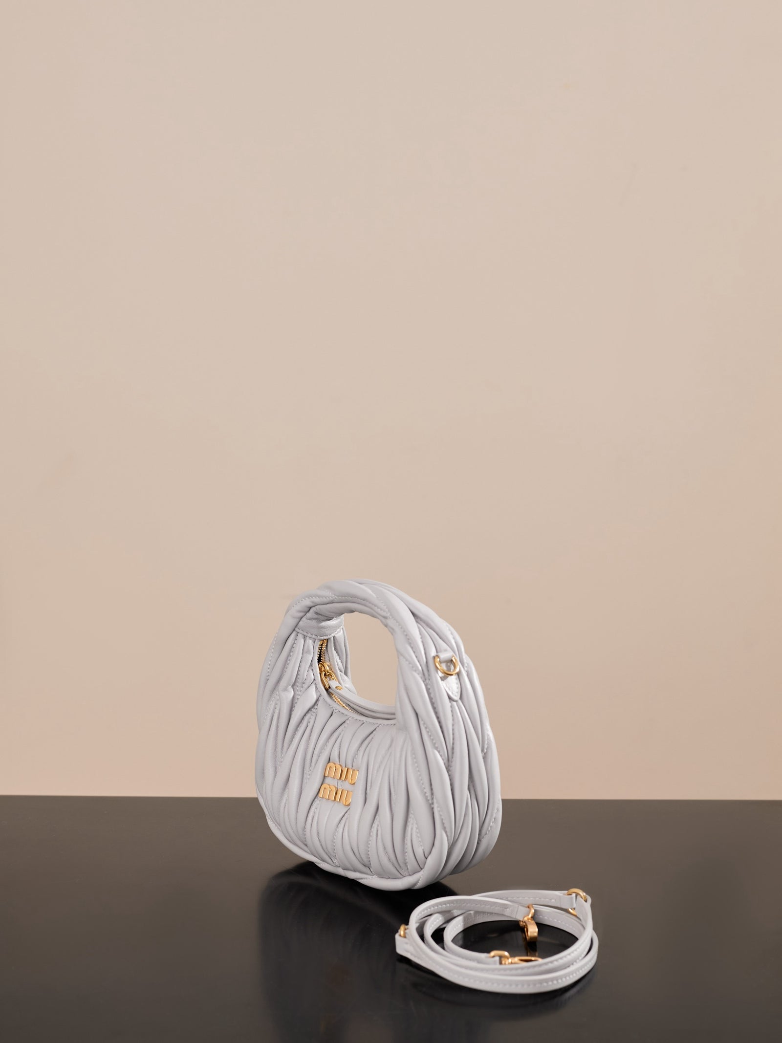 미우미우 완더 마테라쎄 나파 가죽 호보 미니 백