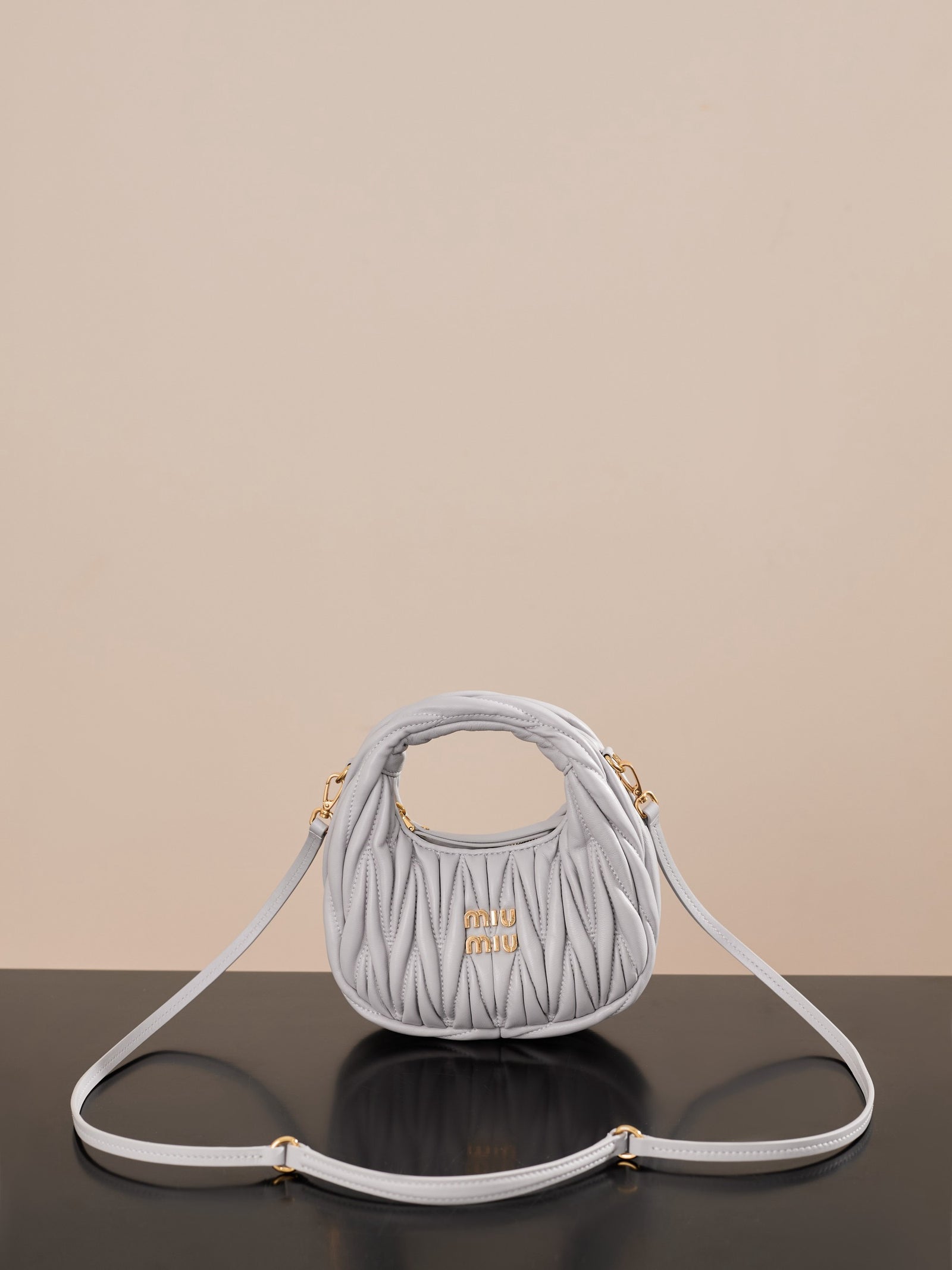 미우미우 완더 마테라쎄 나파 가죽 호보 미니 백