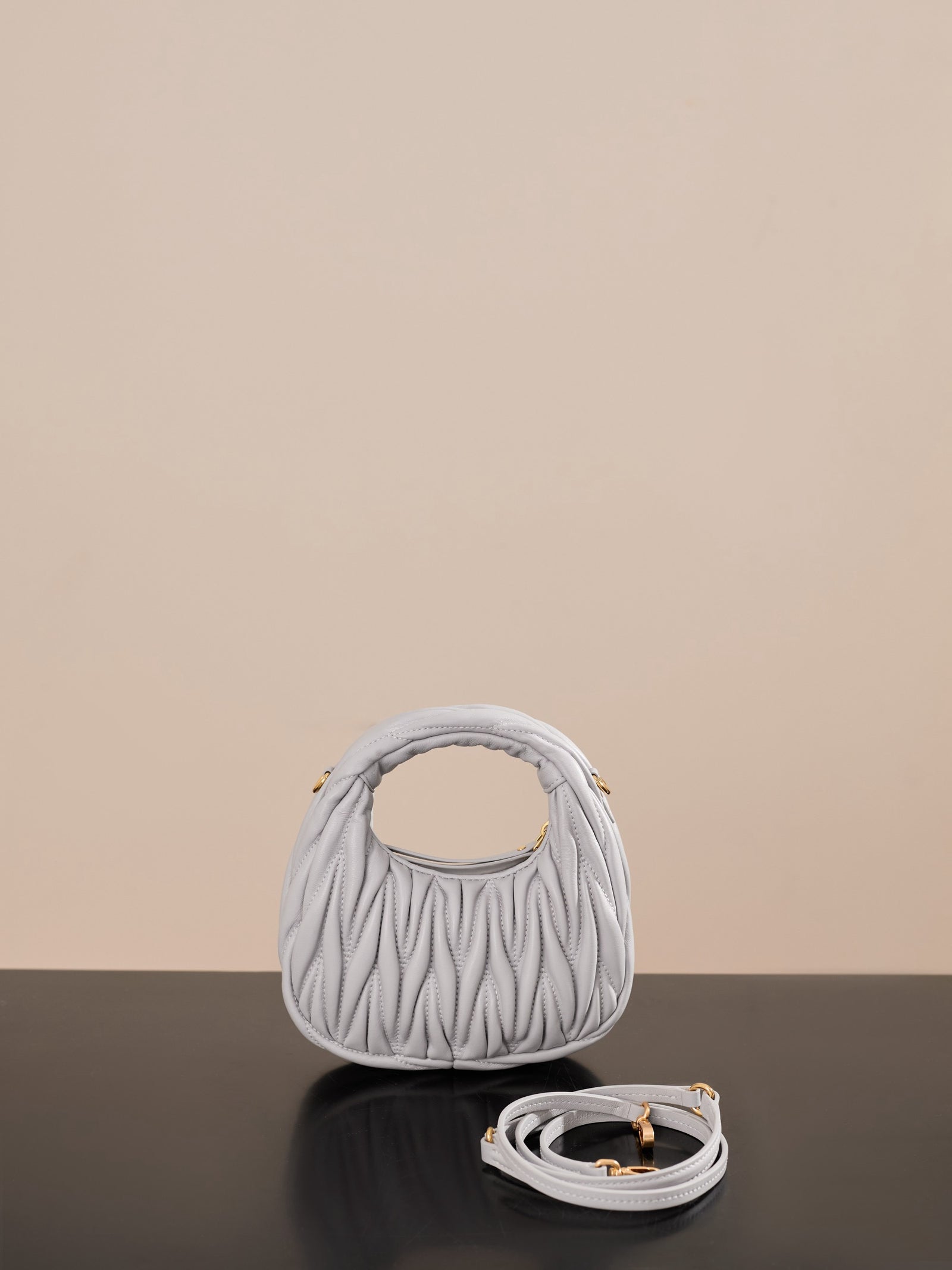 미우미우 완더 마테라쎄 나파 가죽 호보 미니 백