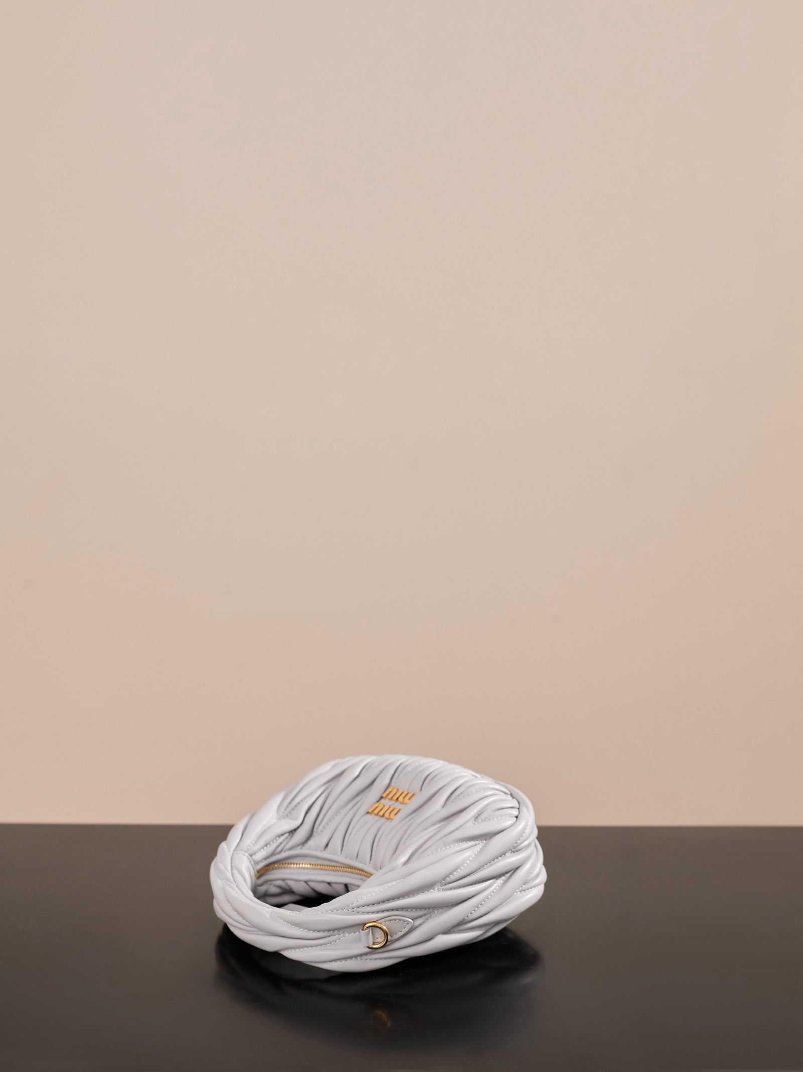 미우미우 완더 마테라쎄 나파 가죽 호보 미니 백