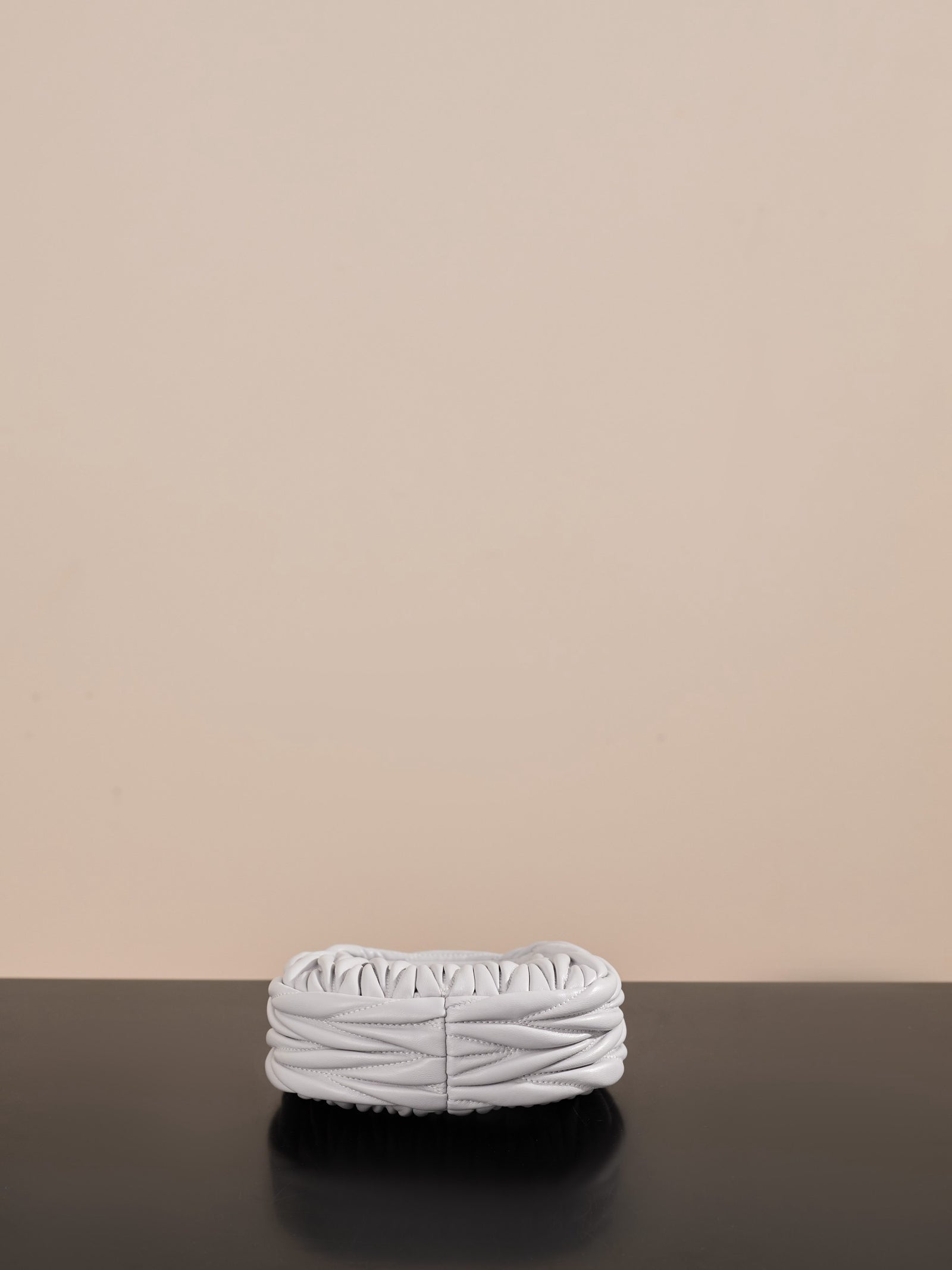 미우미우 완더 마테라쎄 나파 가죽 호보 미니 백