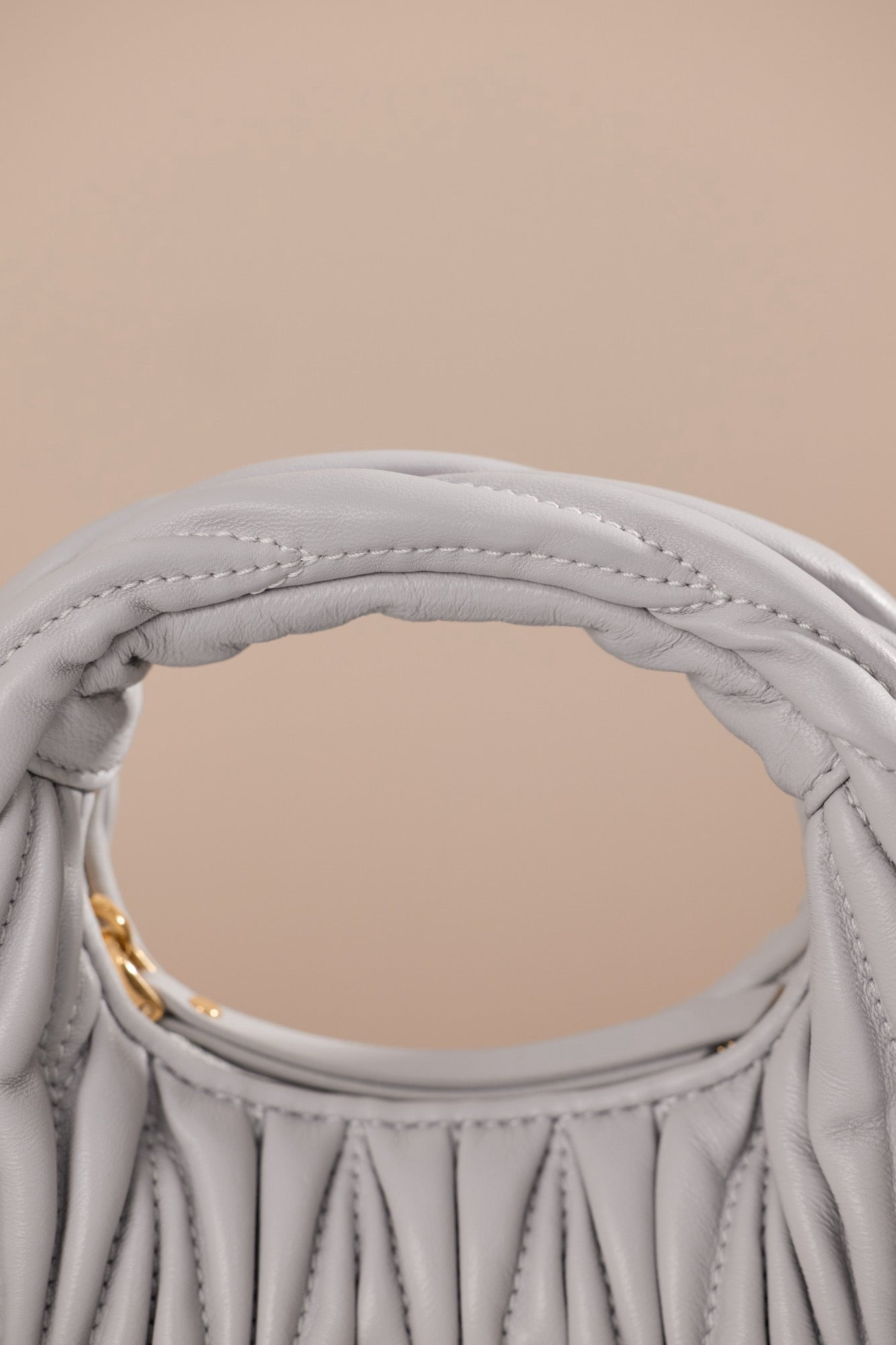 미우미우 완더 마테라쎄 나파 가죽 호보 미니 백