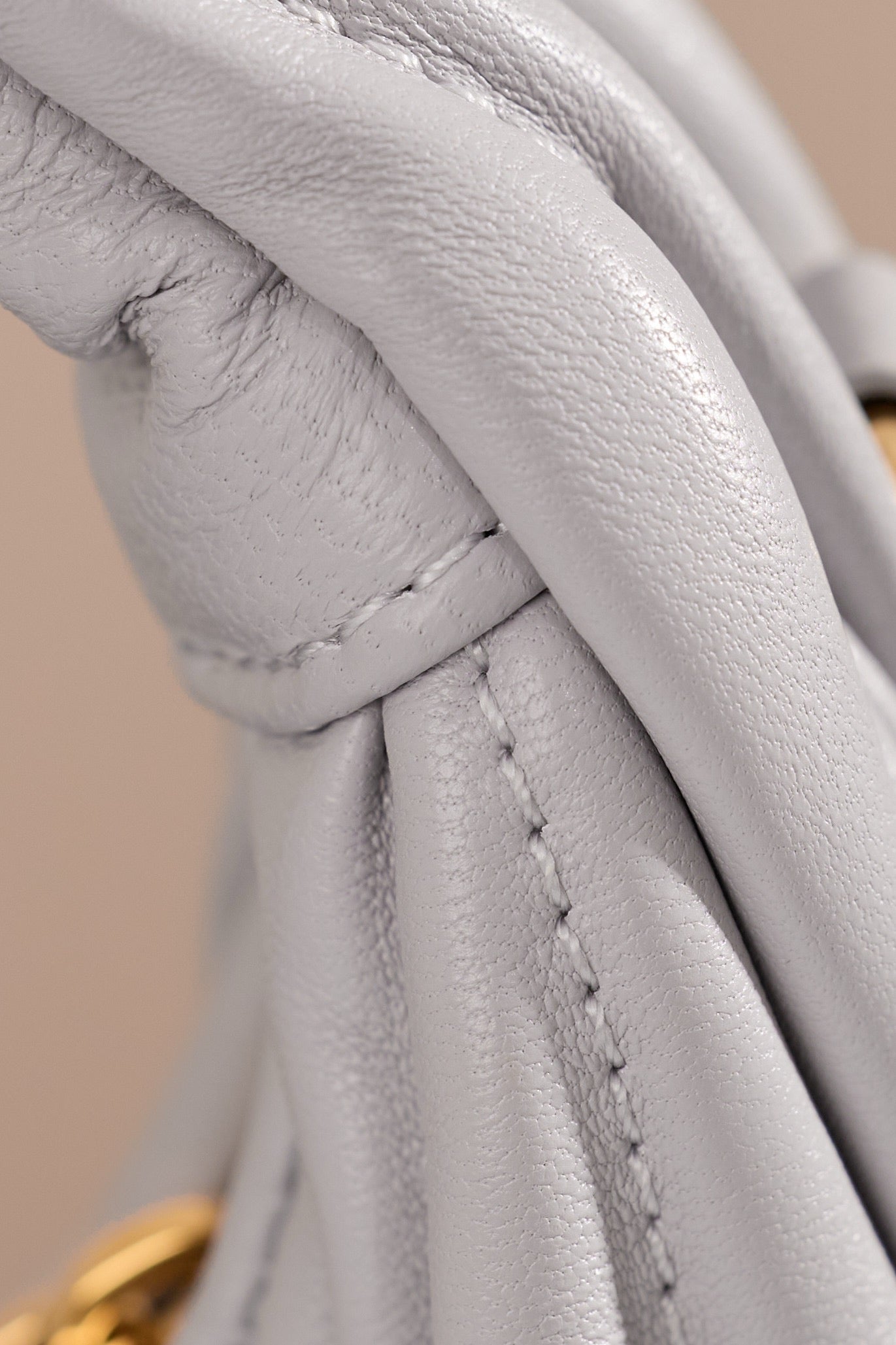 미우미우 완더 마테라쎄 나파 가죽 호보 미니 백